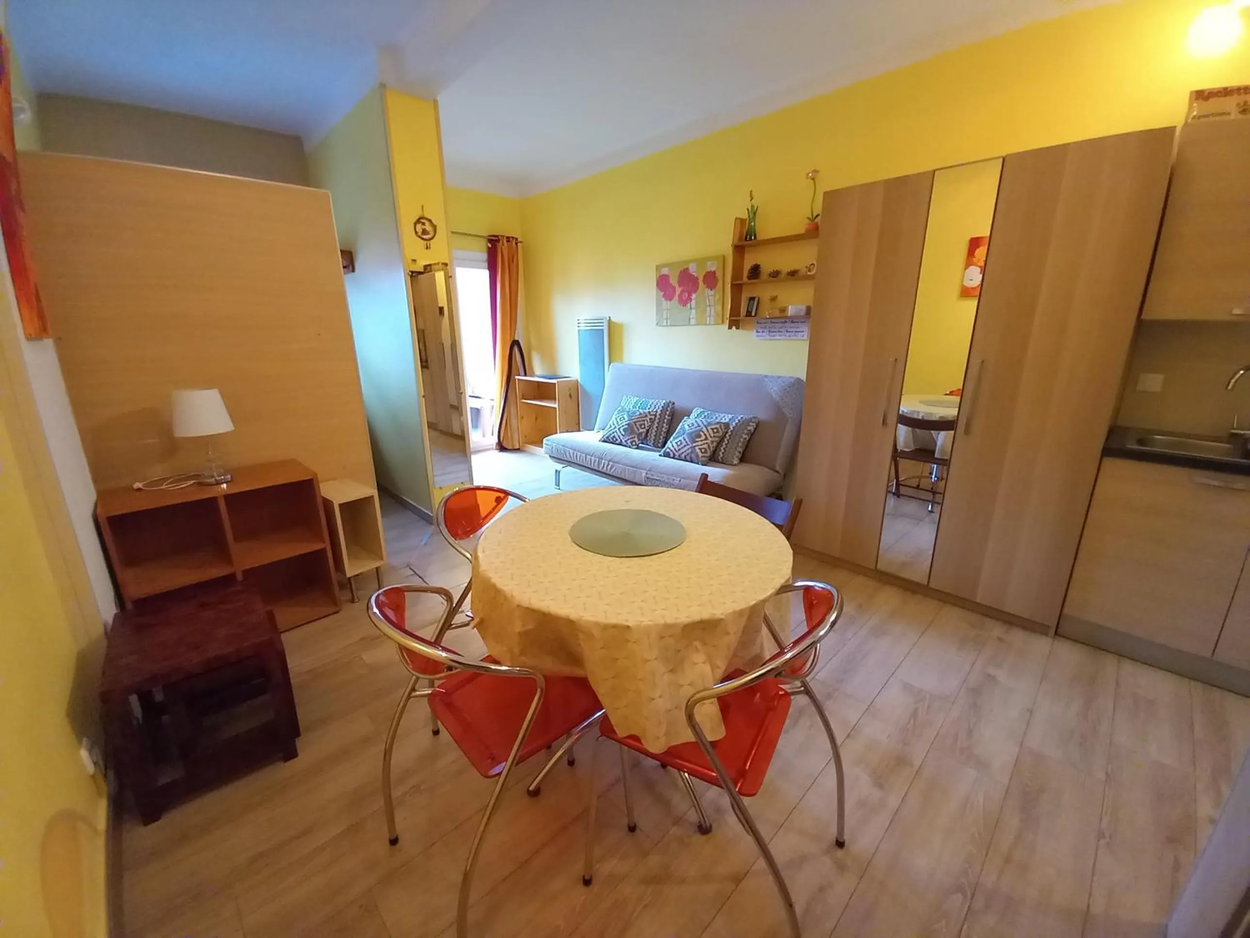 Living room, Bed in Altissim Tres Estrelles