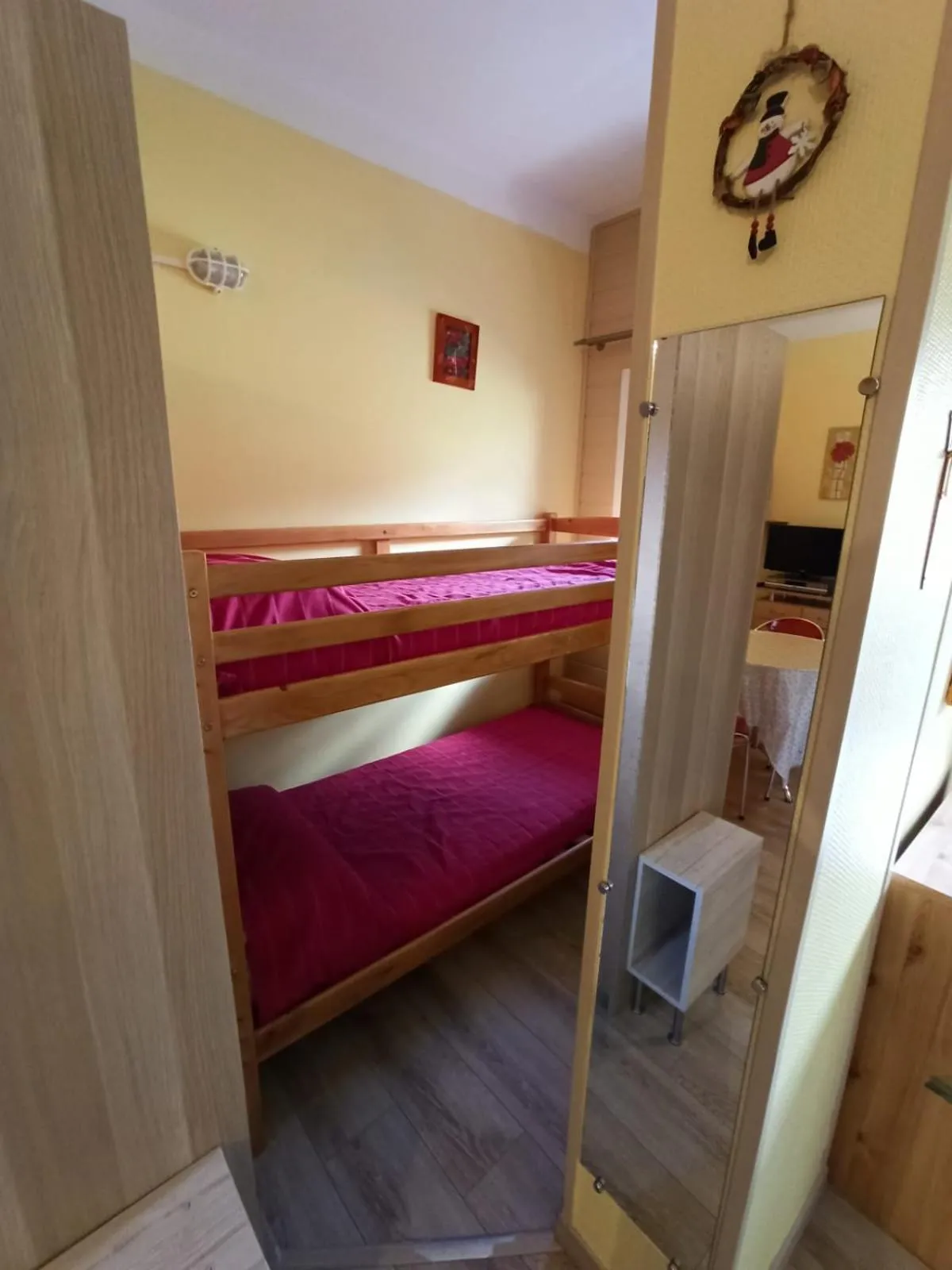 bunk bed, Bed in Altissim Tres Estrelles