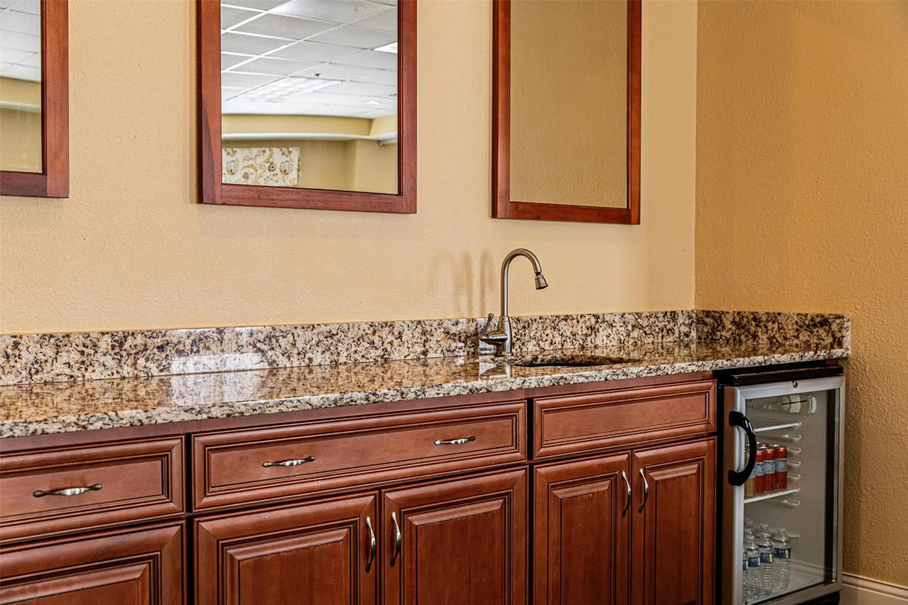 Meeting/conference room in Hampton Inn Charleston-Daniel Island Meeting/conference room in Hampton Inn Charleston-Daniel Island