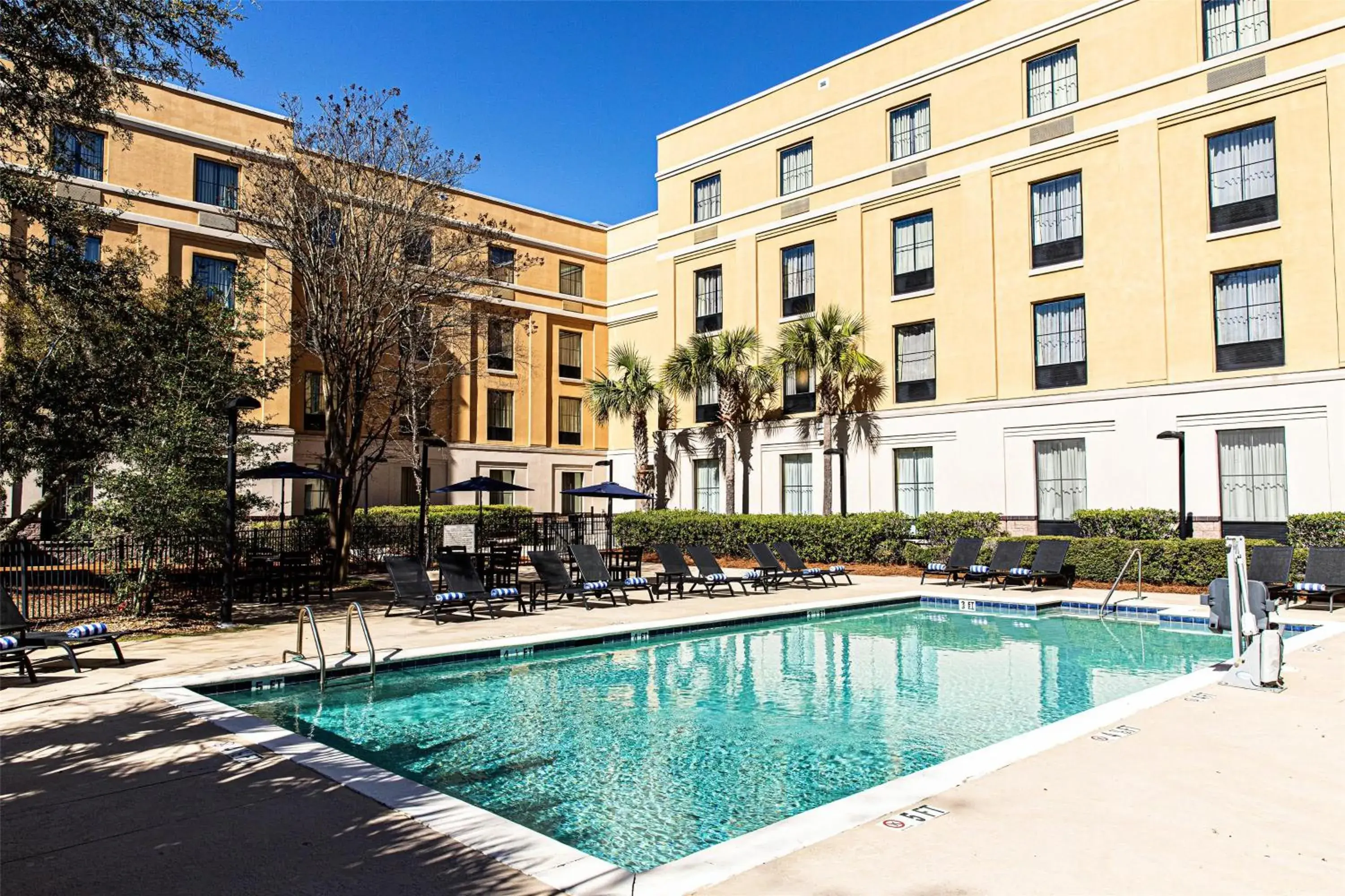 Pool view in Hampton Inn Charleston-Daniel Island Pool view in Hampton Inn Charleston-Daniel Island