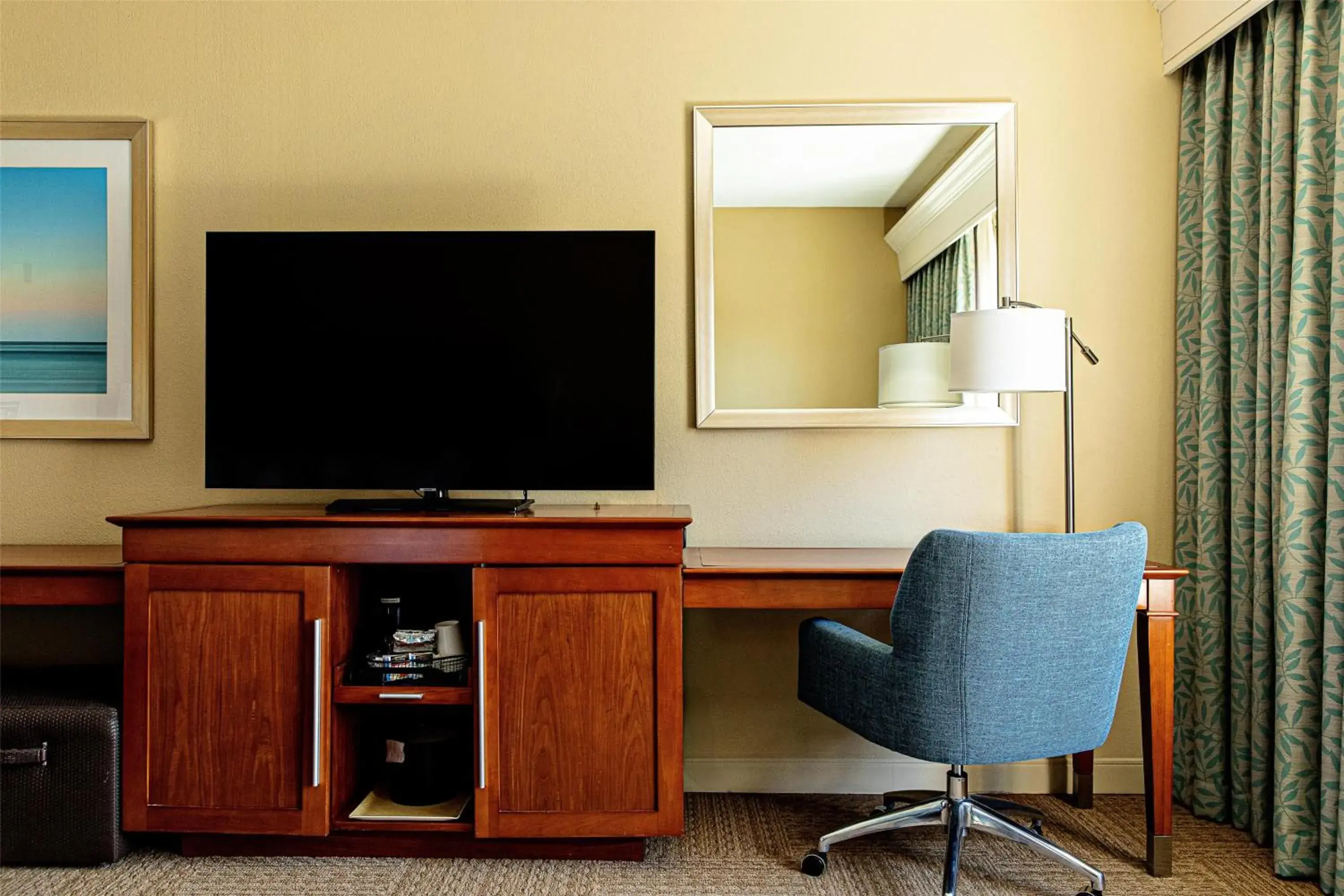 Bedroom in Hampton Inn Charleston-Daniel Island Bedroom in Hampton Inn Charleston-Daniel Island