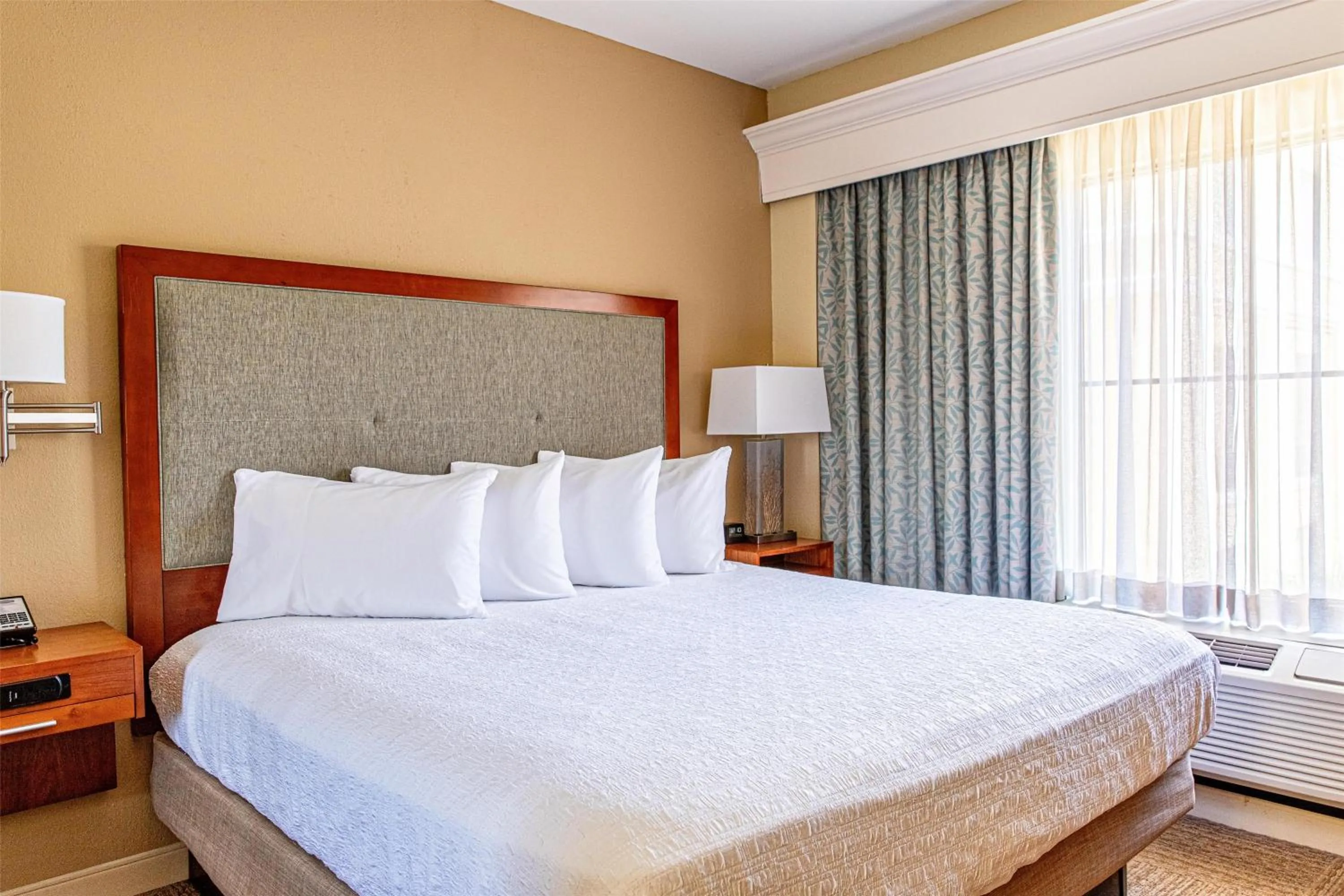 Bed in Hampton Inn Charleston-Daniel Island