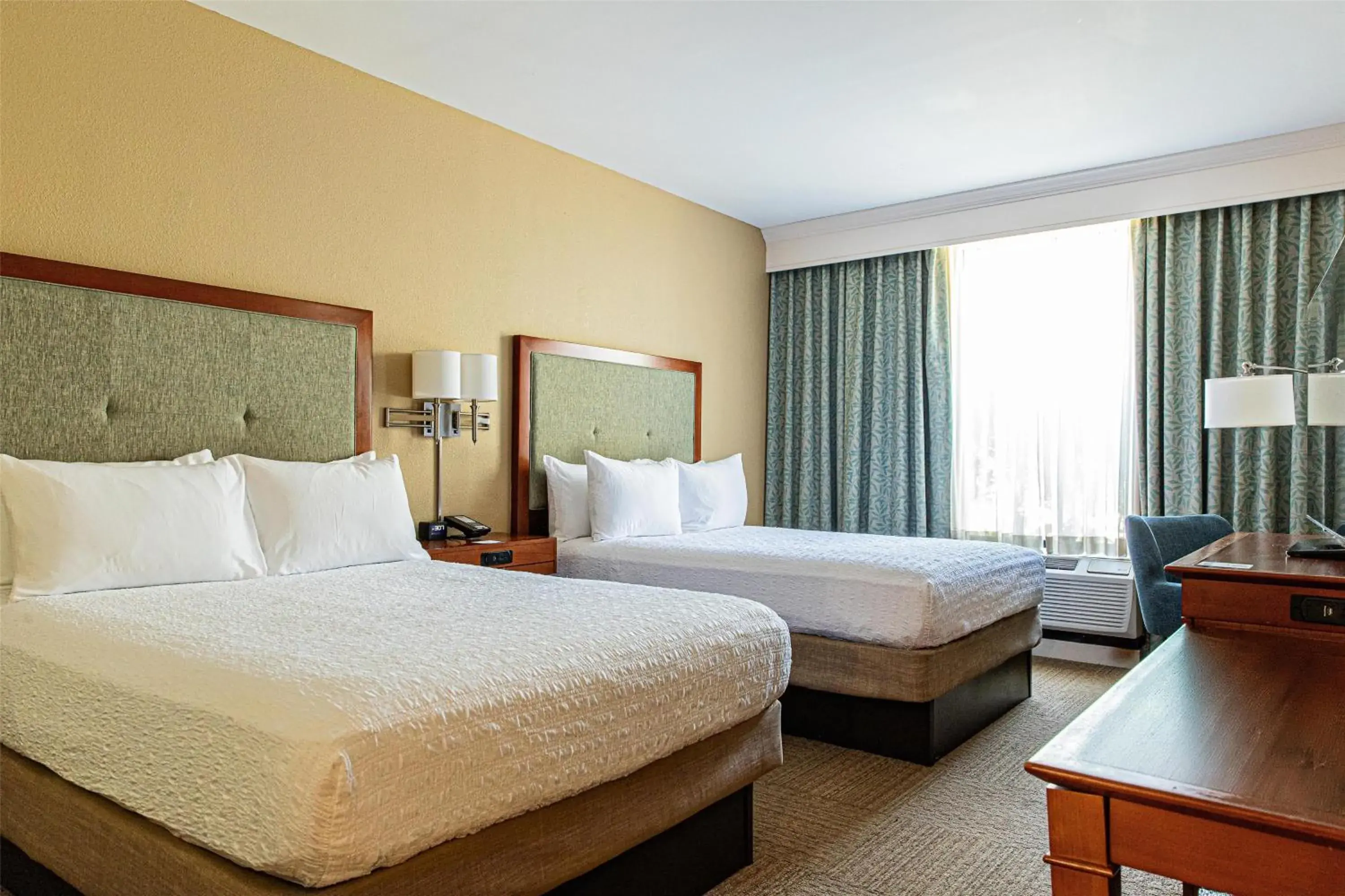 Bed in Hampton Inn Charleston-Daniel Island Bed in Hampton Inn Charleston-Daniel Island