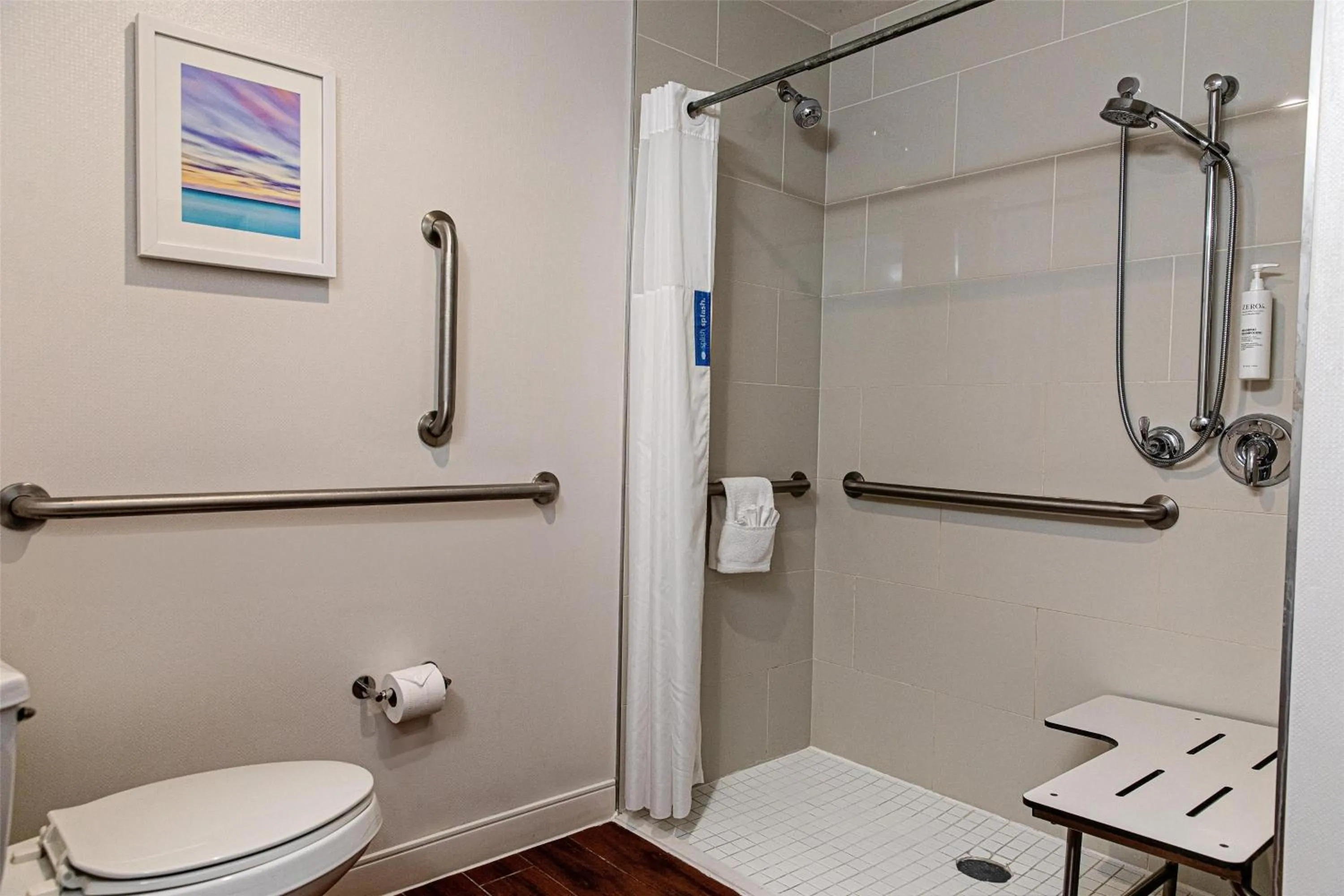 Bathroom in Hampton Inn Charleston-Daniel Island