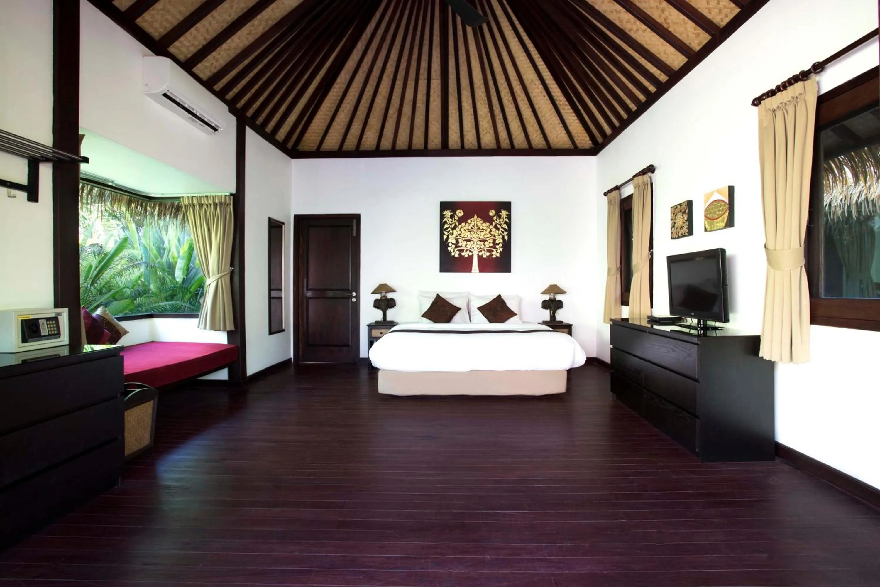 Photo of the whole room, Bed in Mali Resort Pattaya Beach Koh Lipe