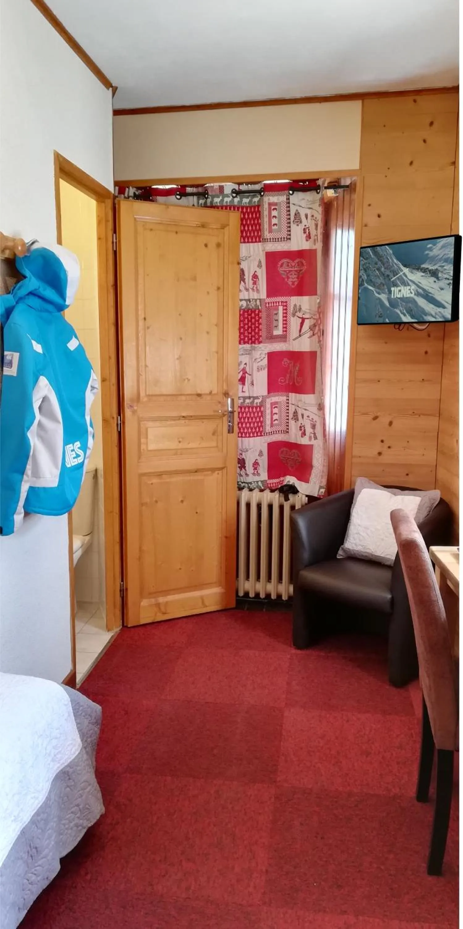 Bathroom, Bed in Le Dôme