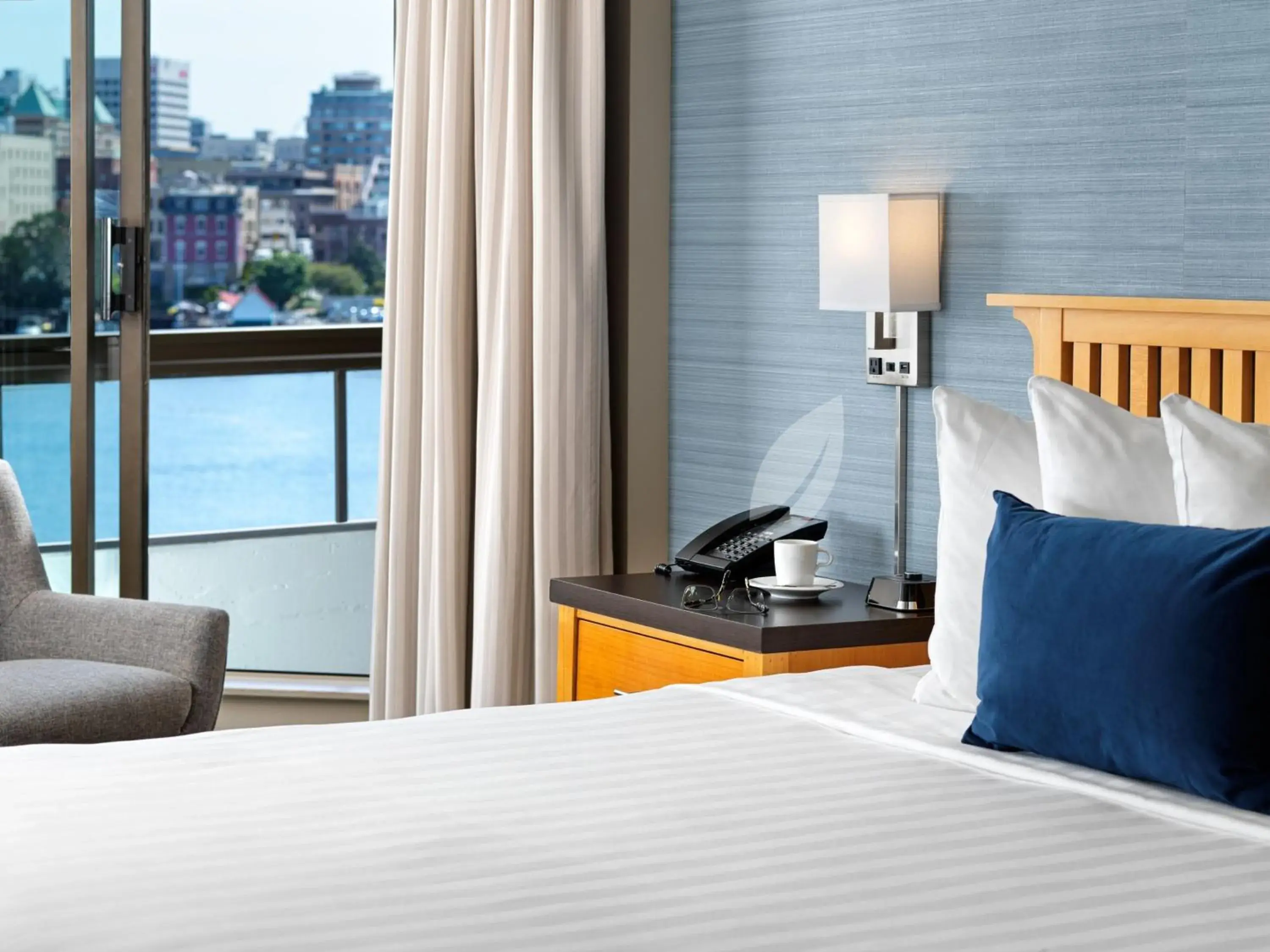 Bed in Inn at Laurel Point Bed in Inn at Laurel Point