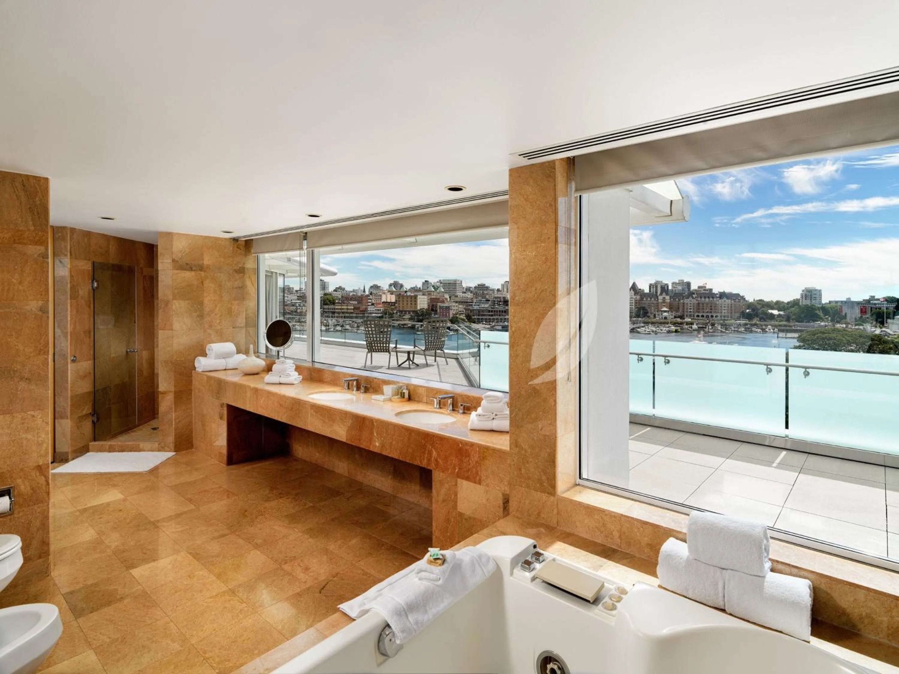 Shower in Inn at Laurel Point