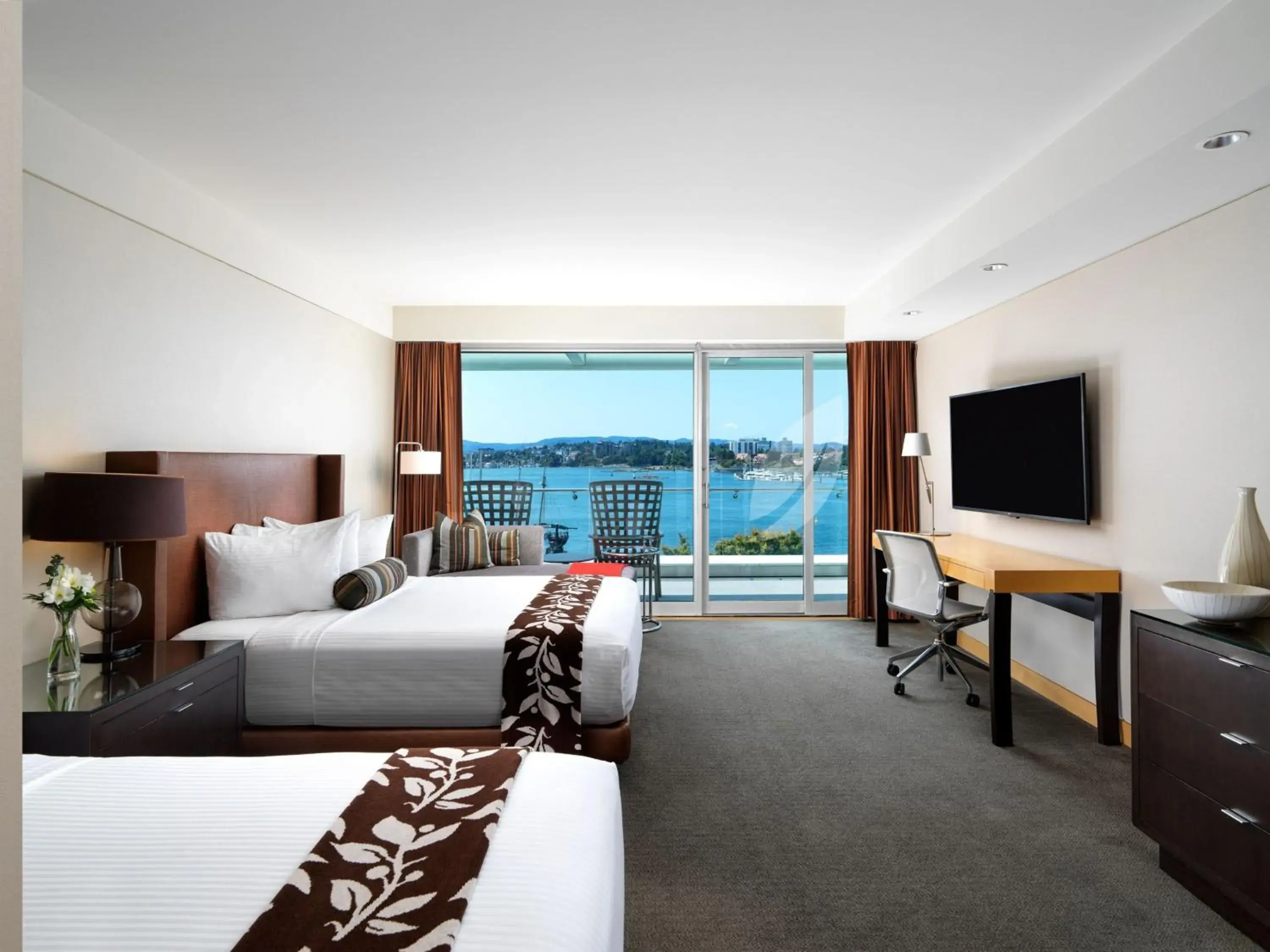 Bed in Inn at Laurel Point Bed in Inn at Laurel Point