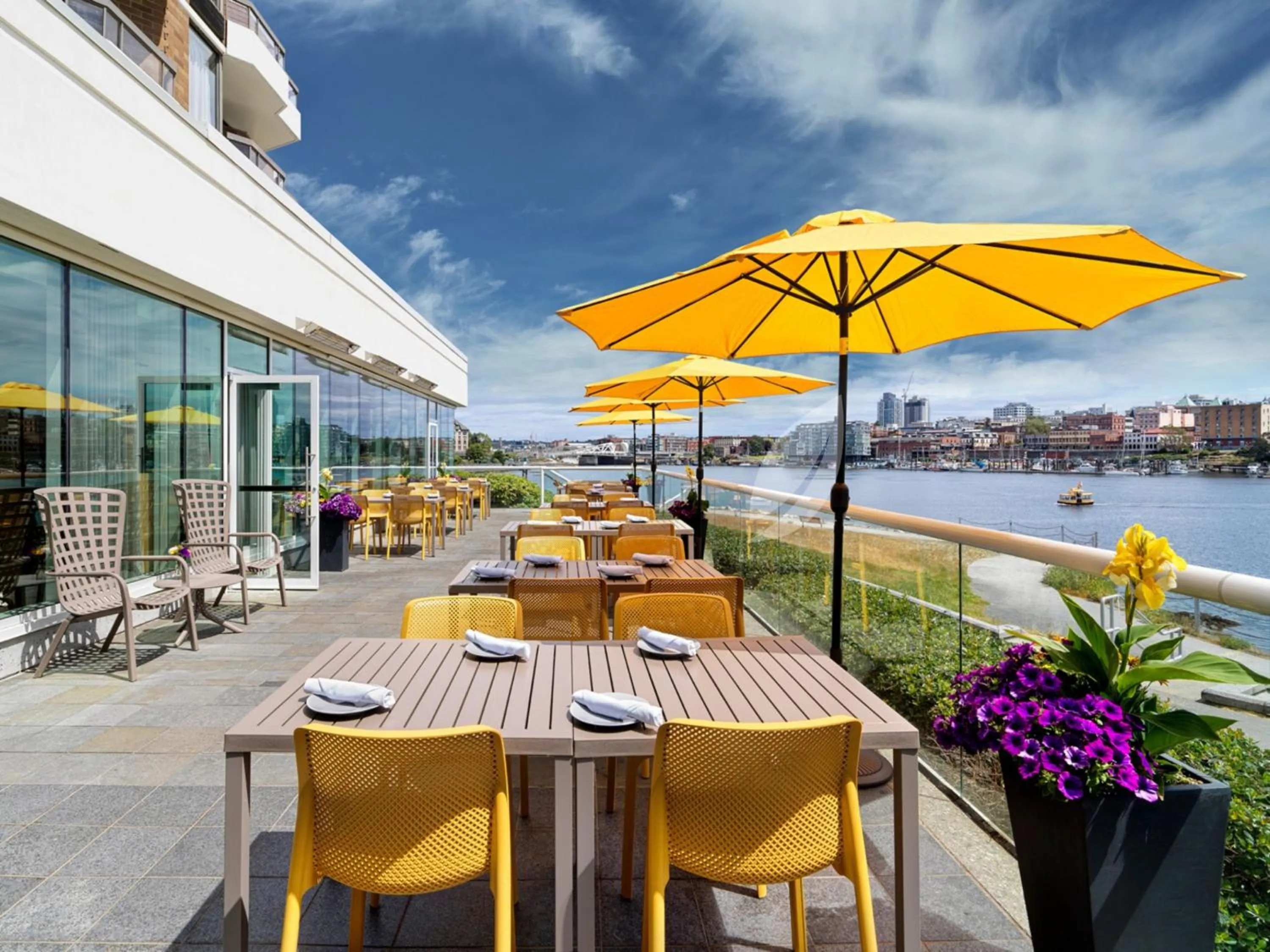 Restaurant/places to eat in Inn at Laurel Point