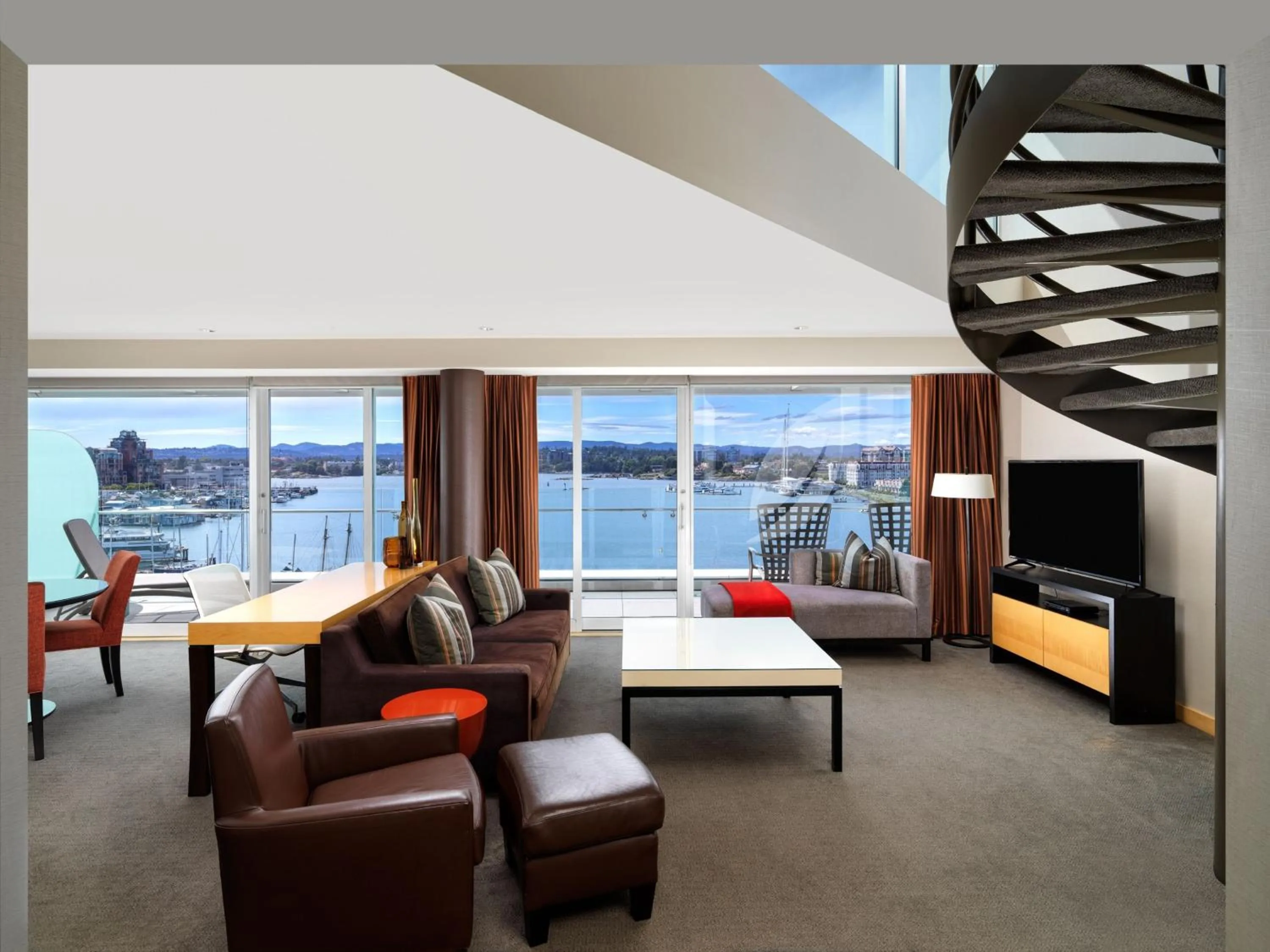 Living room in Inn at Laurel Point