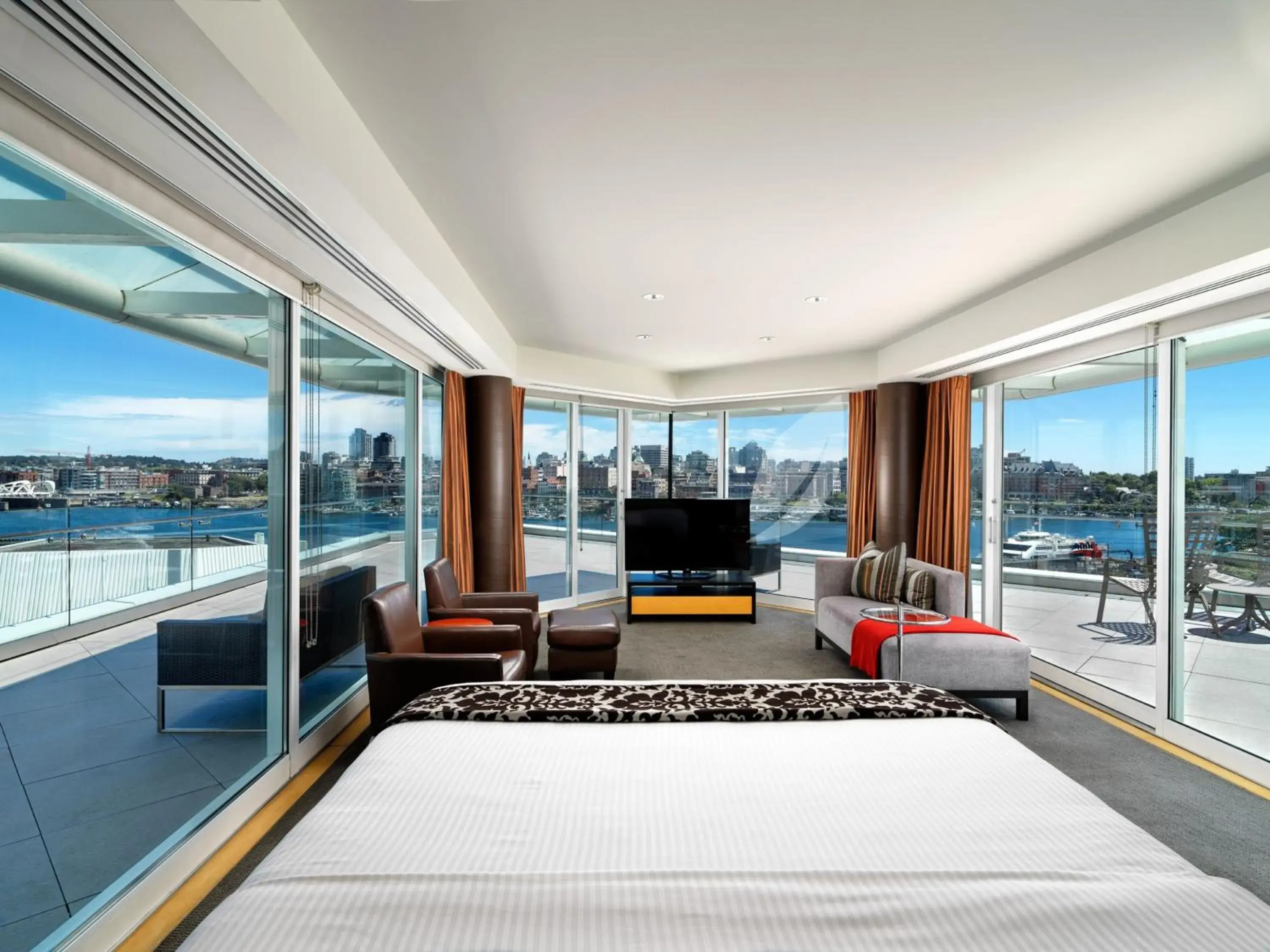 Bedroom, Bed in Inn at Laurel Point Bedroom, Bed in Inn at Laurel Point