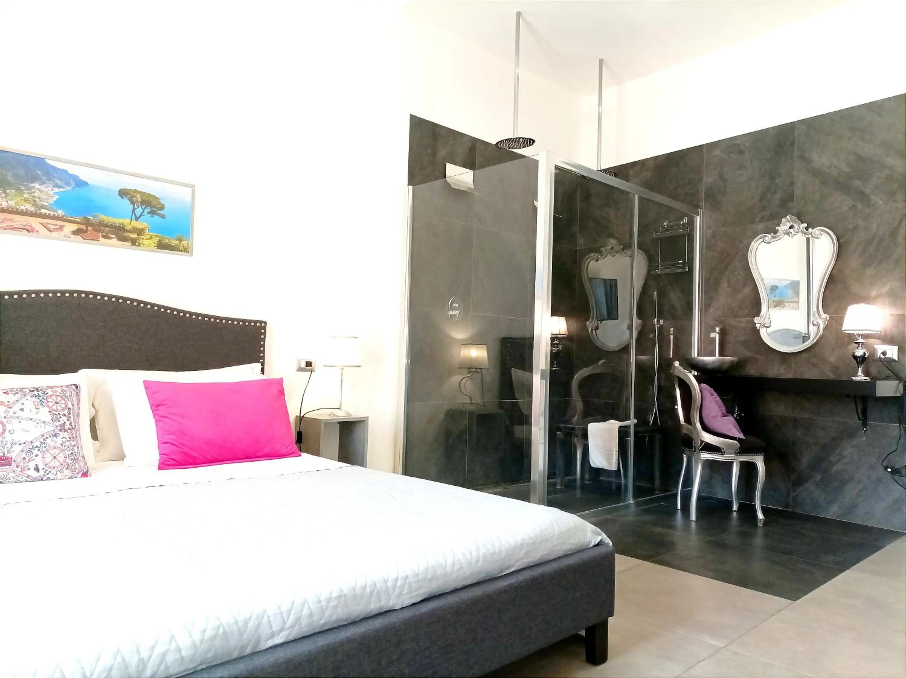 Photo of the whole room, Bed in Symposion B&B Apart