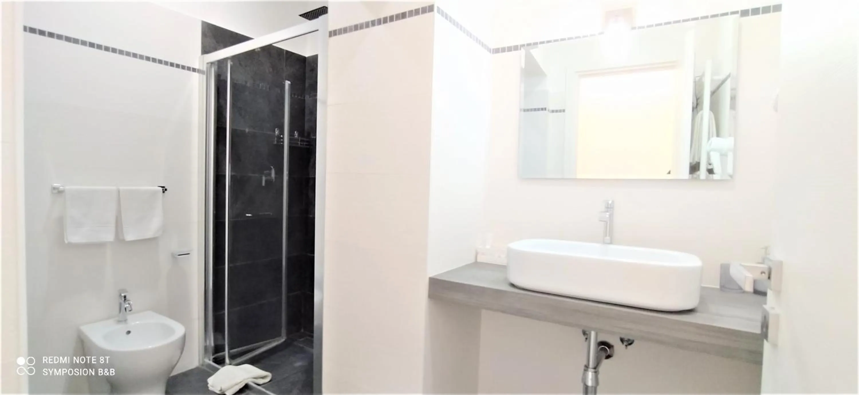 Shower in Symposion B&B Apart