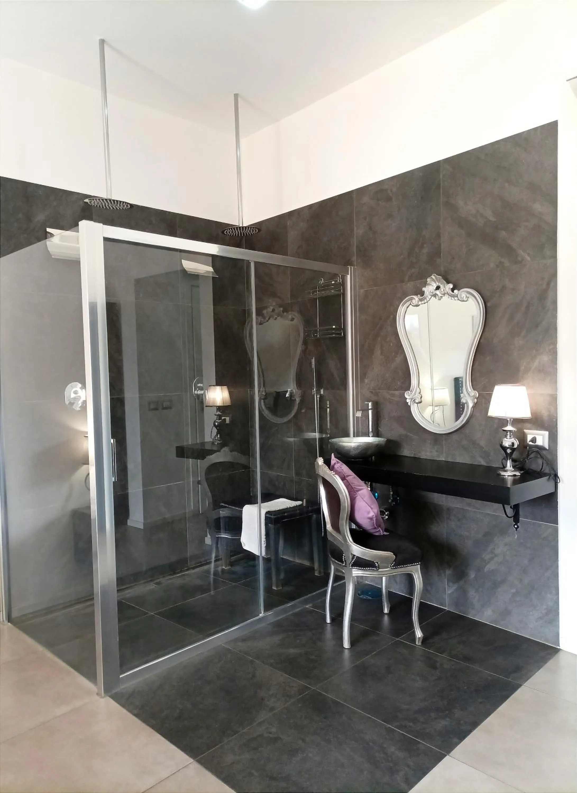 Shower in Symposion B&B Apart