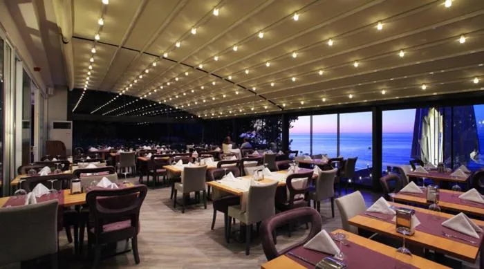 Restaurant/places to eat in Atik Hotel