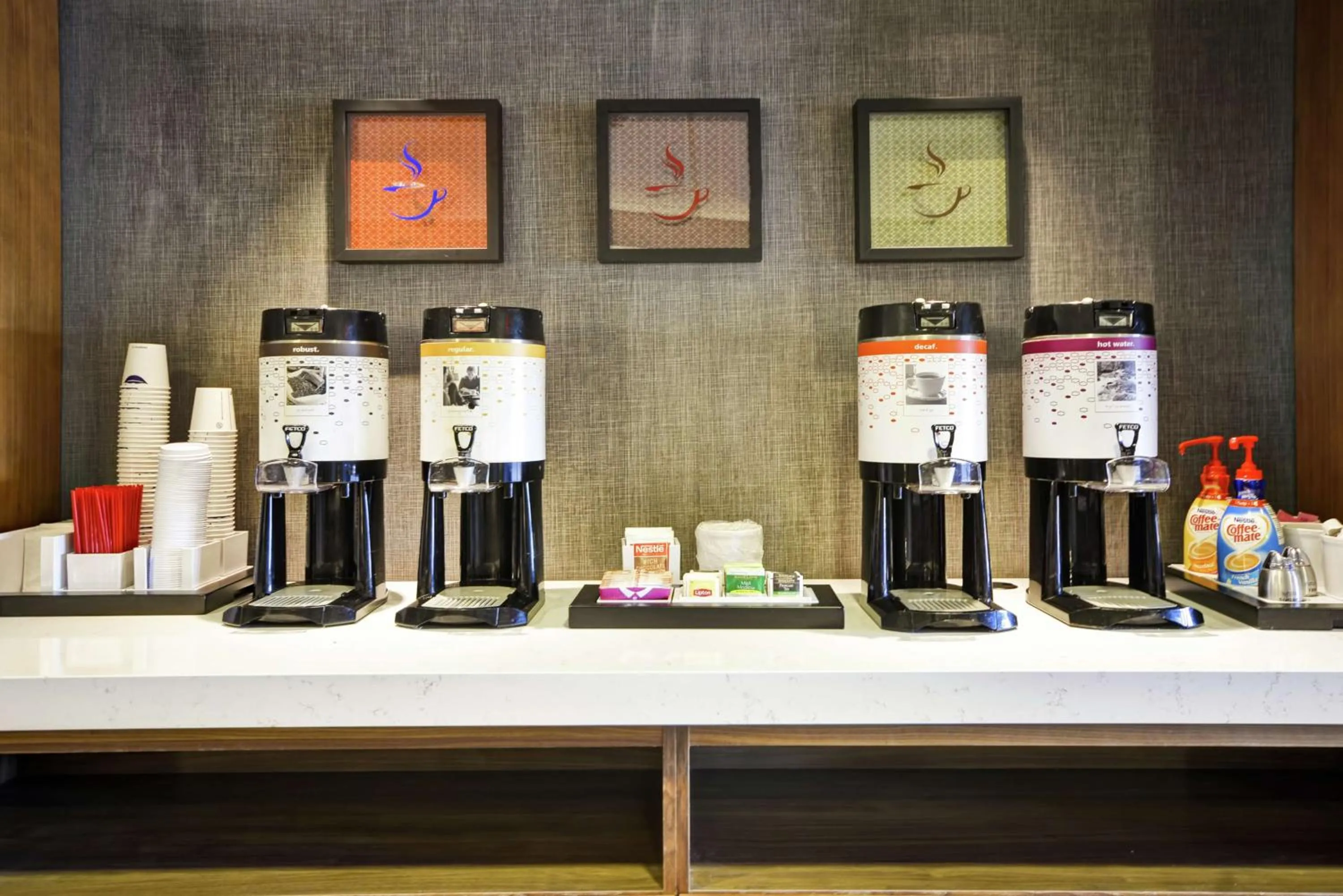Dining area in Hampton Inn & Suites Columbus-Easton Area