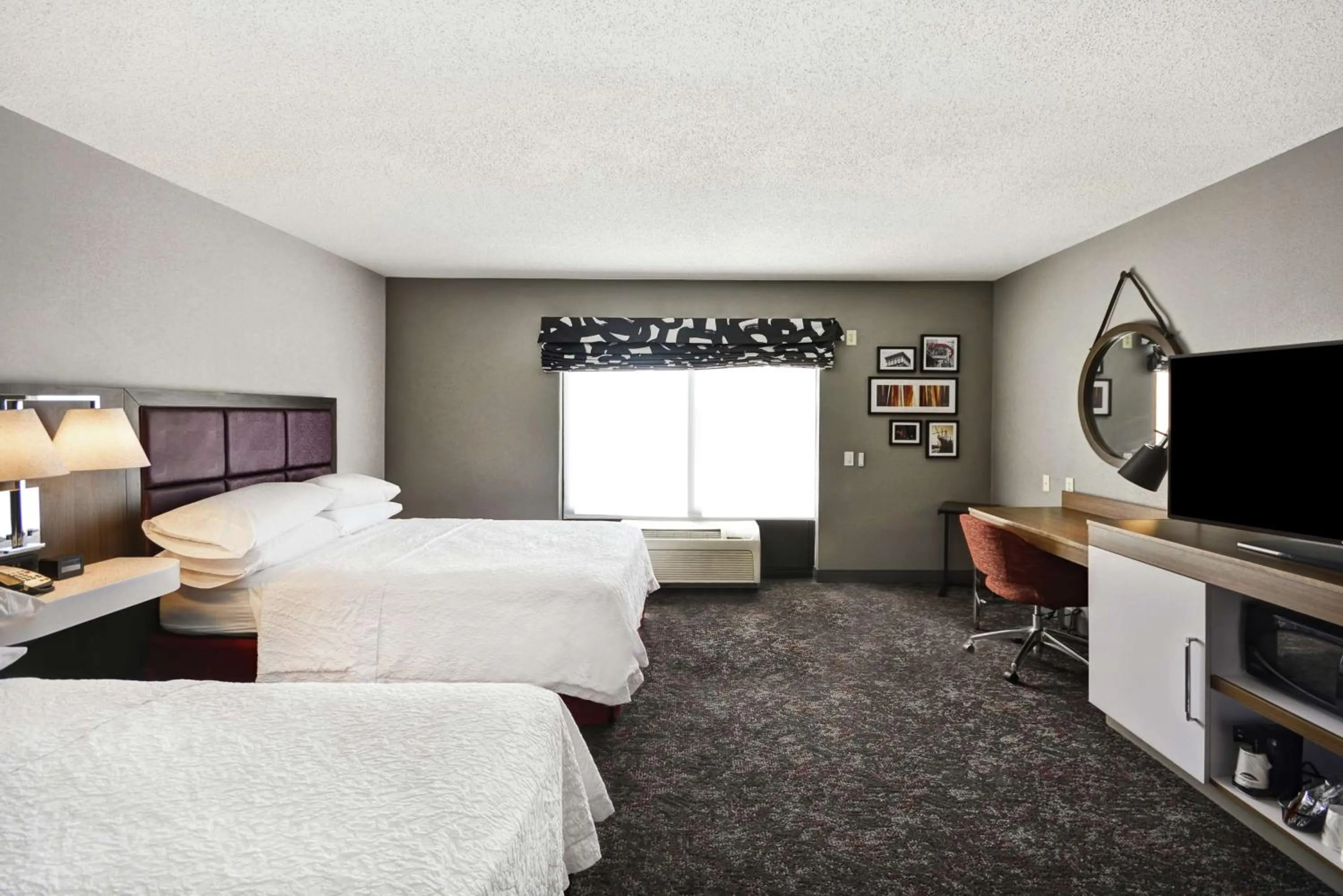 Bedroom, Bed in Hampton Inn & Suites Columbus-Easton Area
