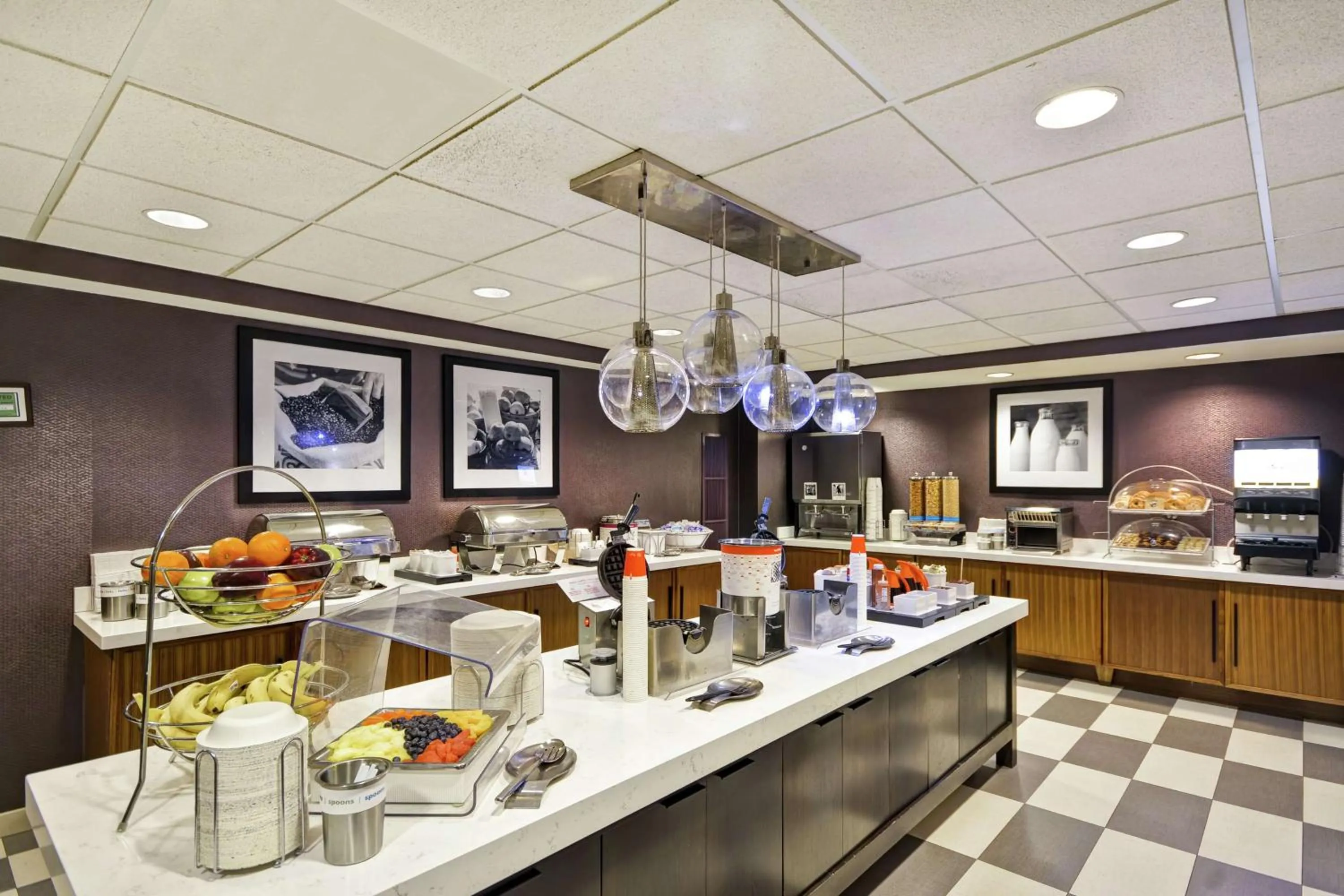 Breakfast in Hampton Inn & Suites Columbus-Easton Area