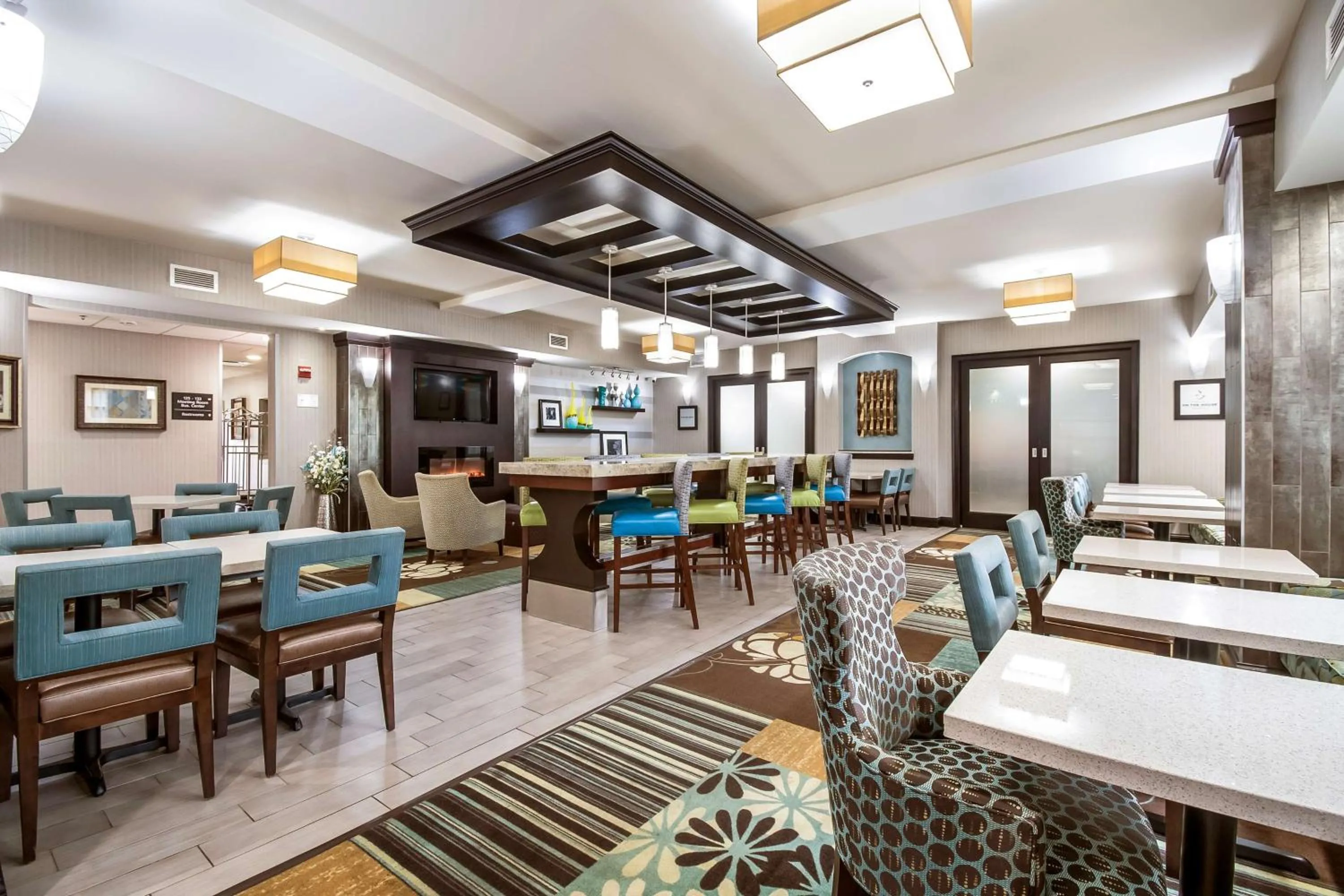 Breakfast in Hampton Inn West