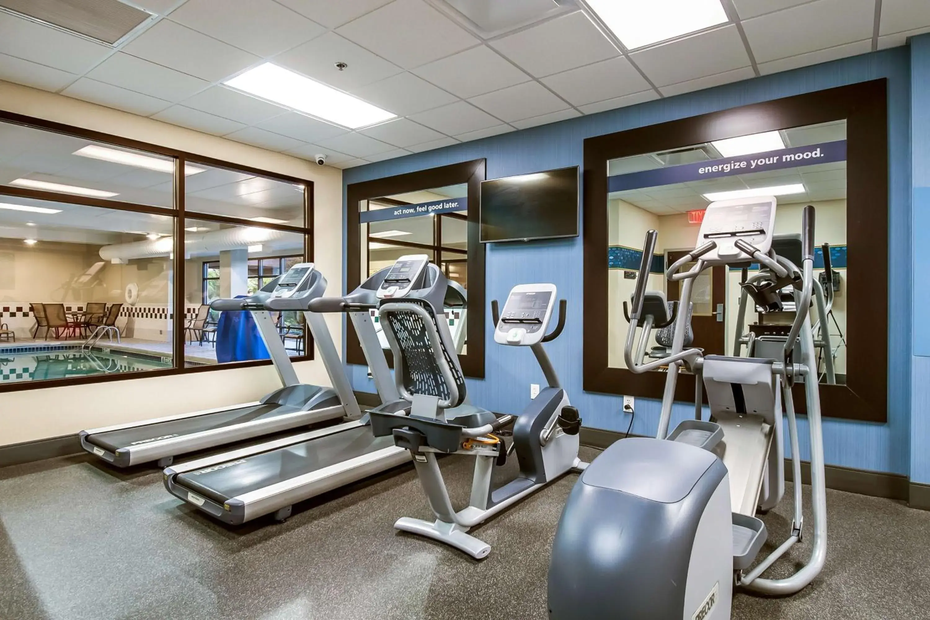 Fitness centre/facilities in Hampton Inn West Fitness centre/facilities in Hampton Inn West
