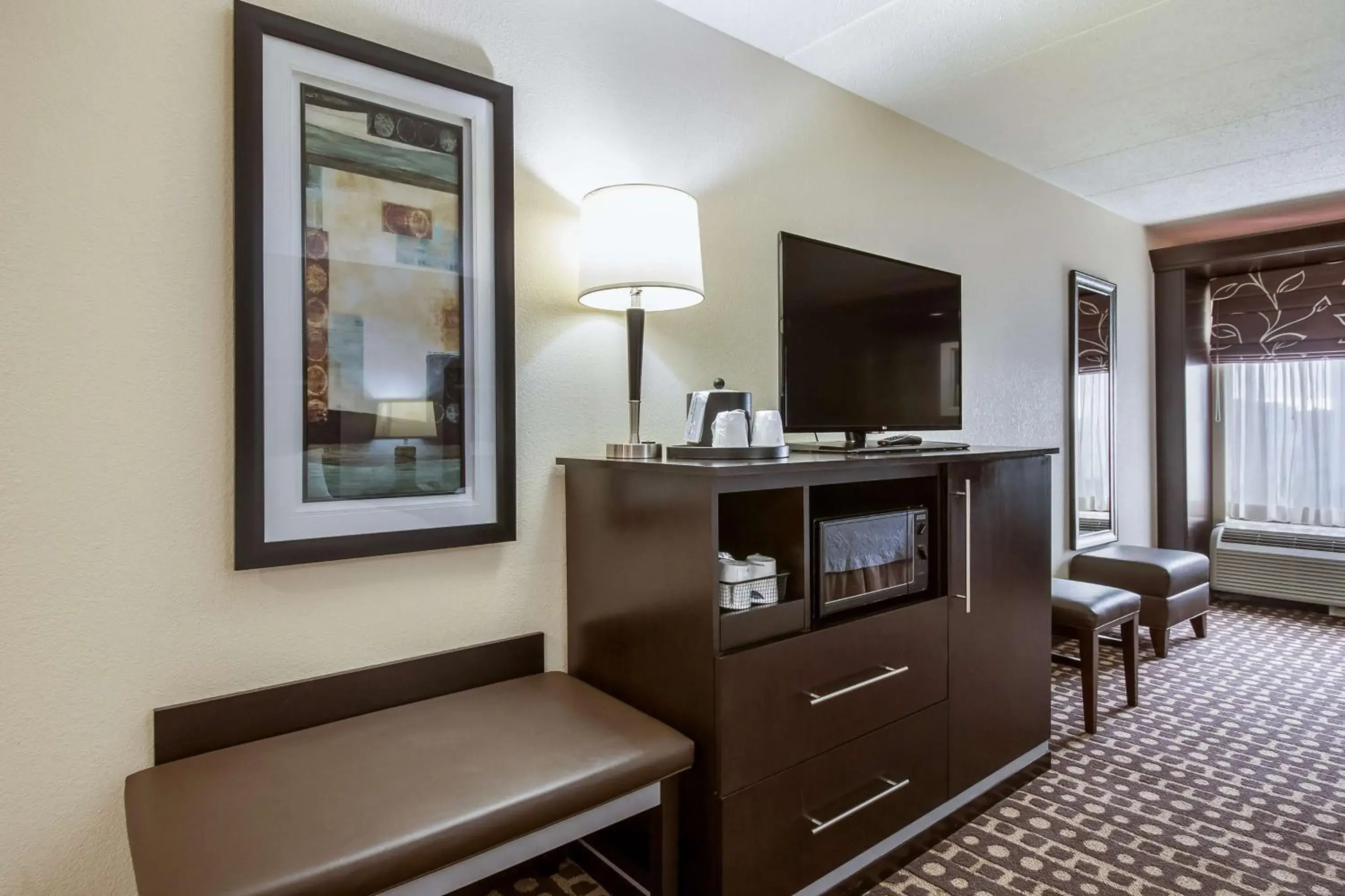 Bedroom in Hampton Inn West Bedroom in Hampton Inn West