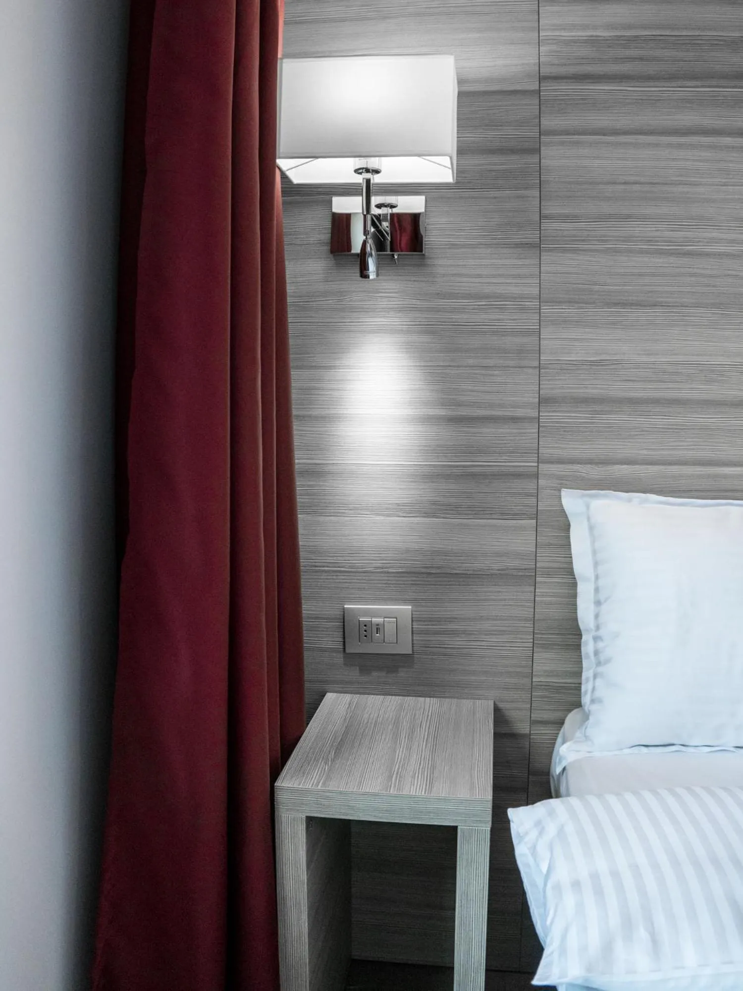 Bed in Pensiunea Negoiu