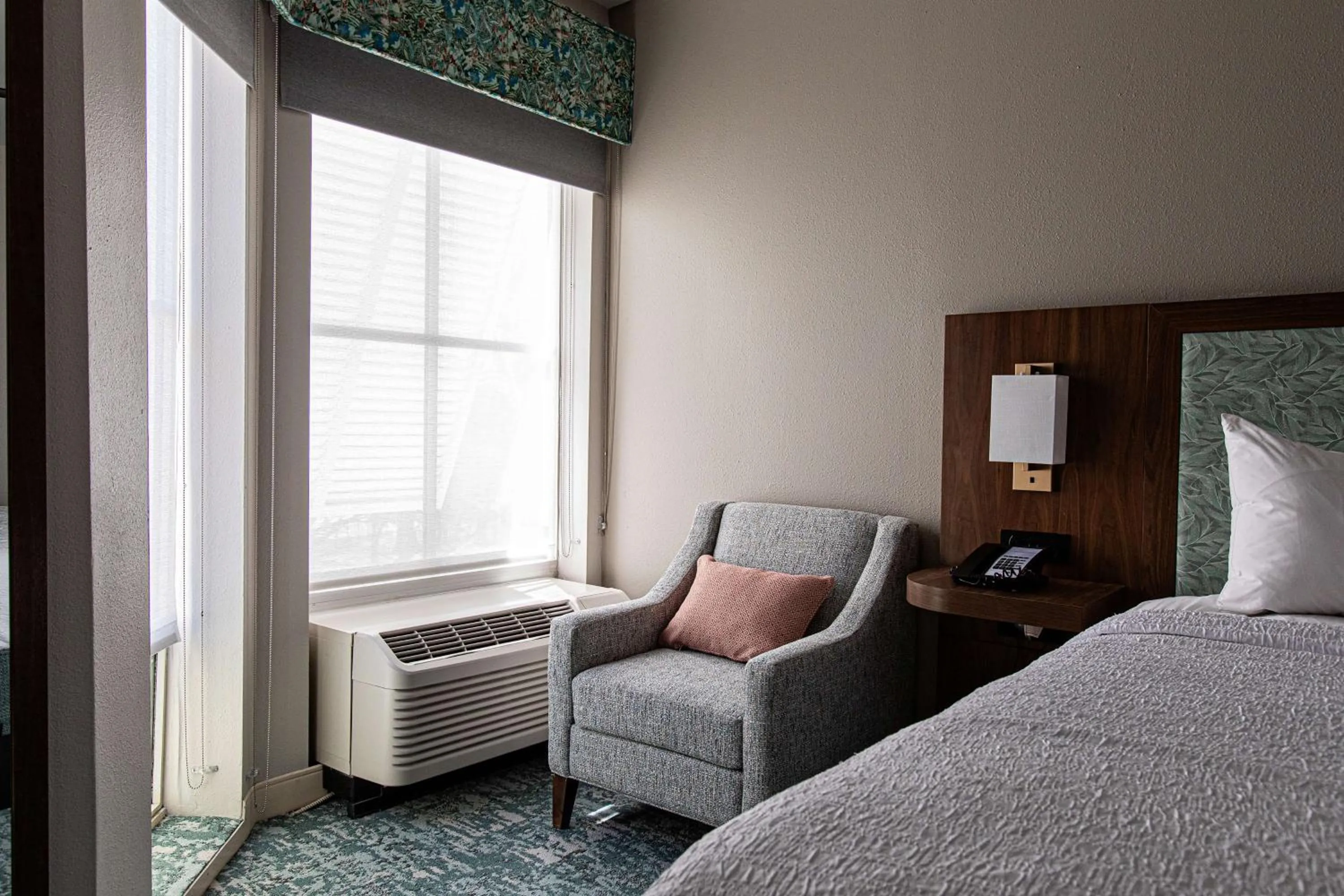 Bed in Hampton Inn & Suites Charleston-West Ashley