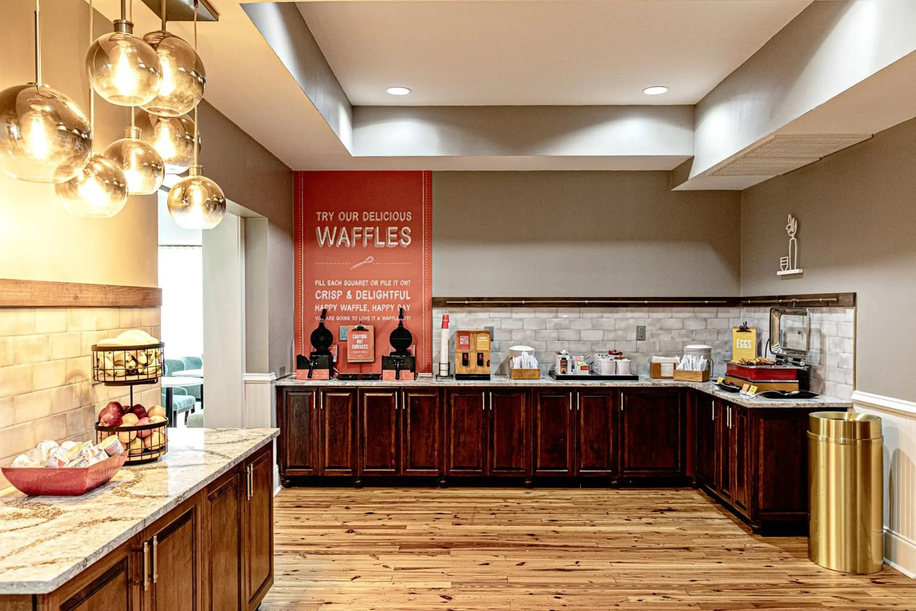 Breakfast in Hampton Inn & Suites Charleston-West Ashley Breakfast in Hampton Inn & Suites Charleston-West Ashley