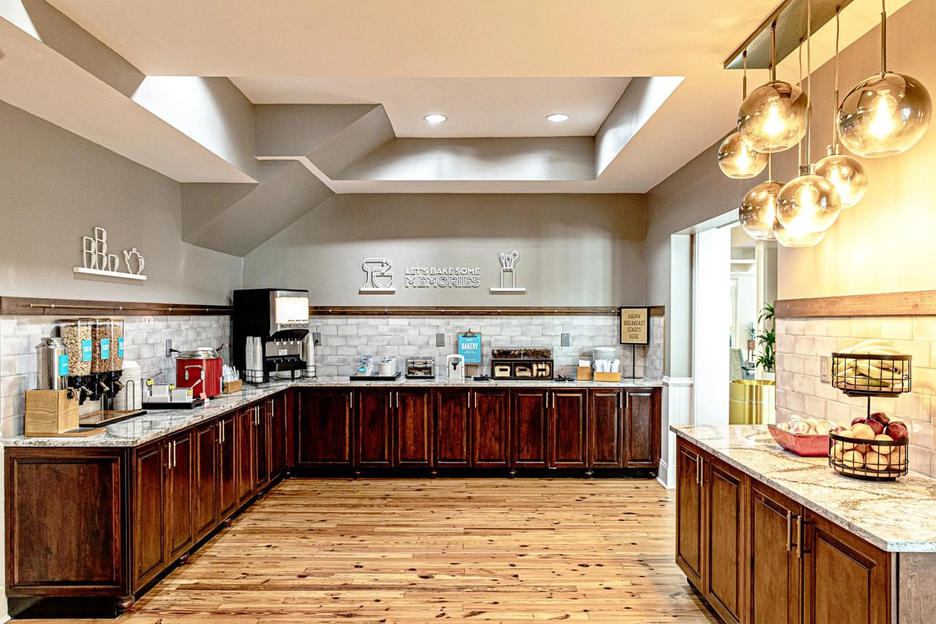 Breakfast in Hampton Inn & Suites Charleston-West Ashley