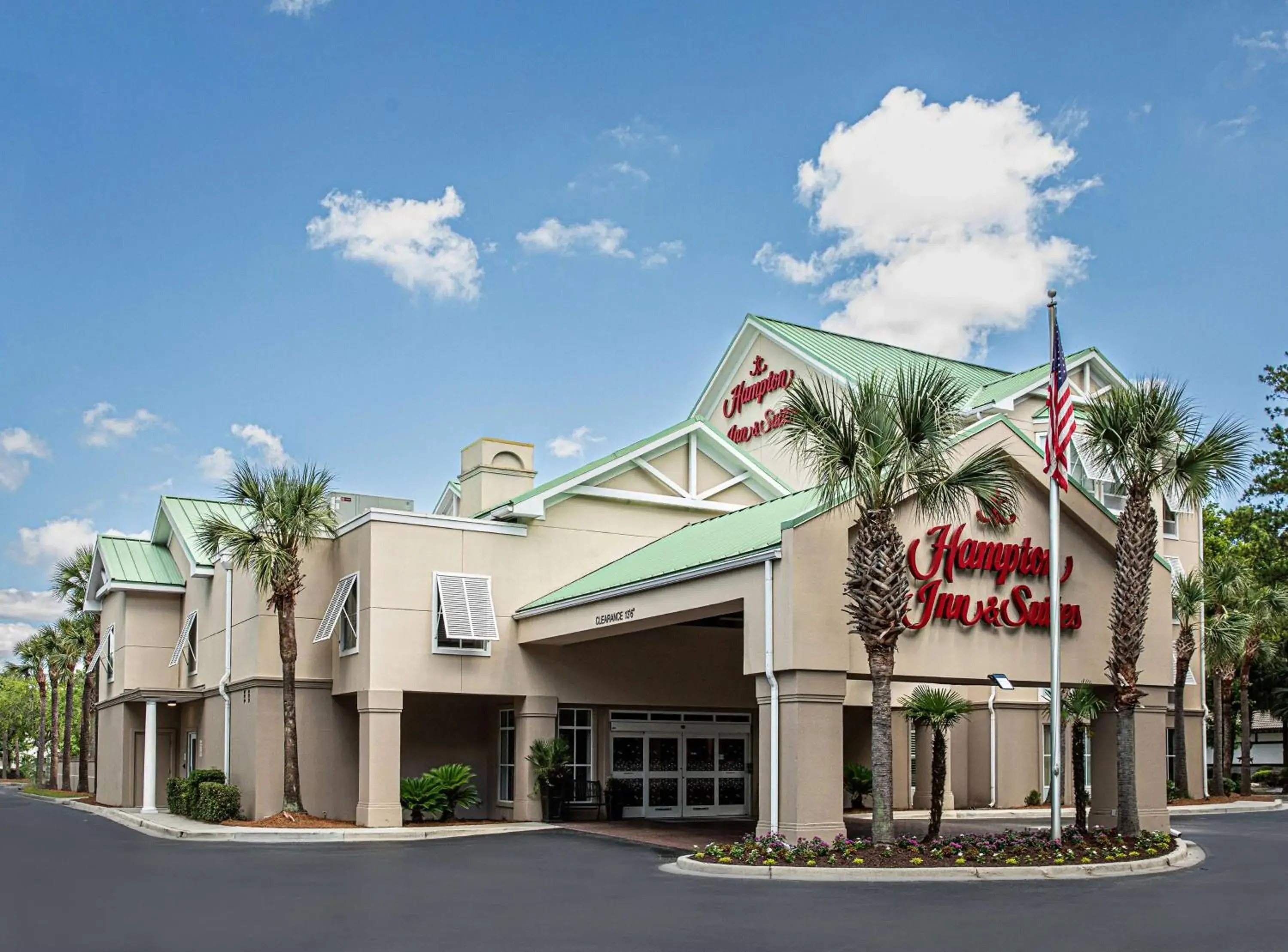 Property building in Hampton Inn & Suites Charleston-West Ashley Property building in Hampton Inn & Suites Charleston-West Ashley