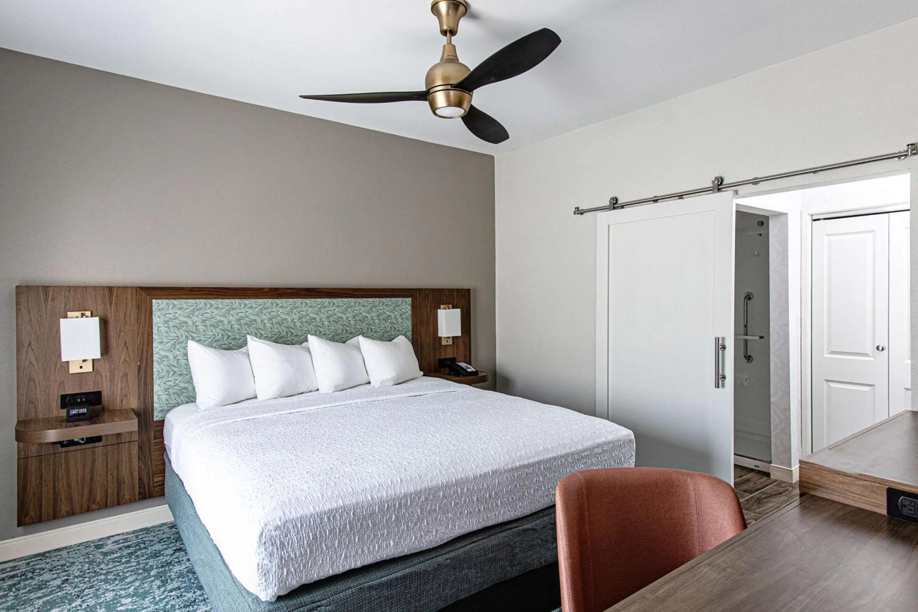 Bed in Hampton Inn & Suites Charleston-West Ashley