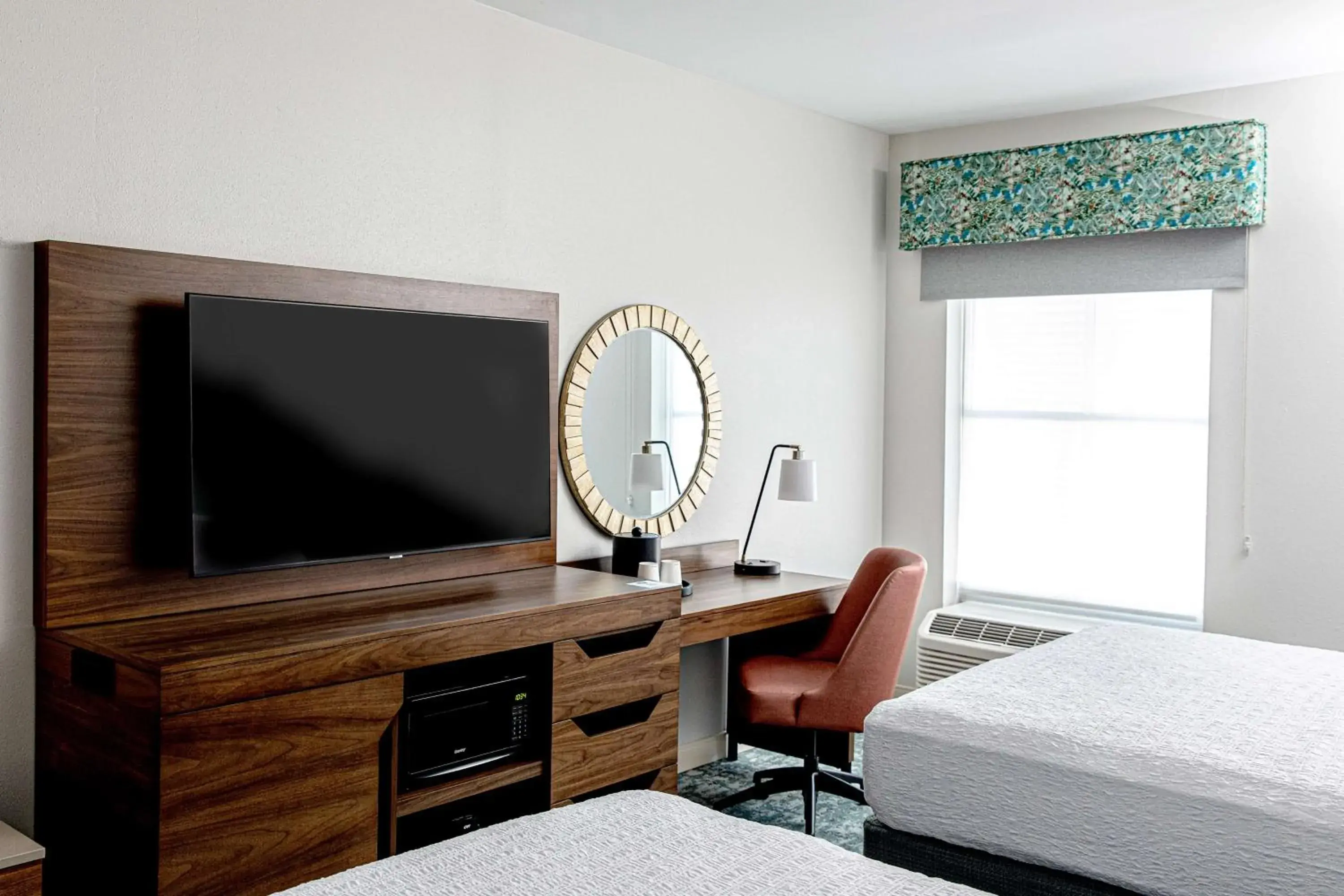 Queen Room with Two Queen Beds in Hampton Inn & Suites Charleston-West Ashley Queen Room with Two Queen Beds in Hampton Inn & Suites Charleston-West Ashley