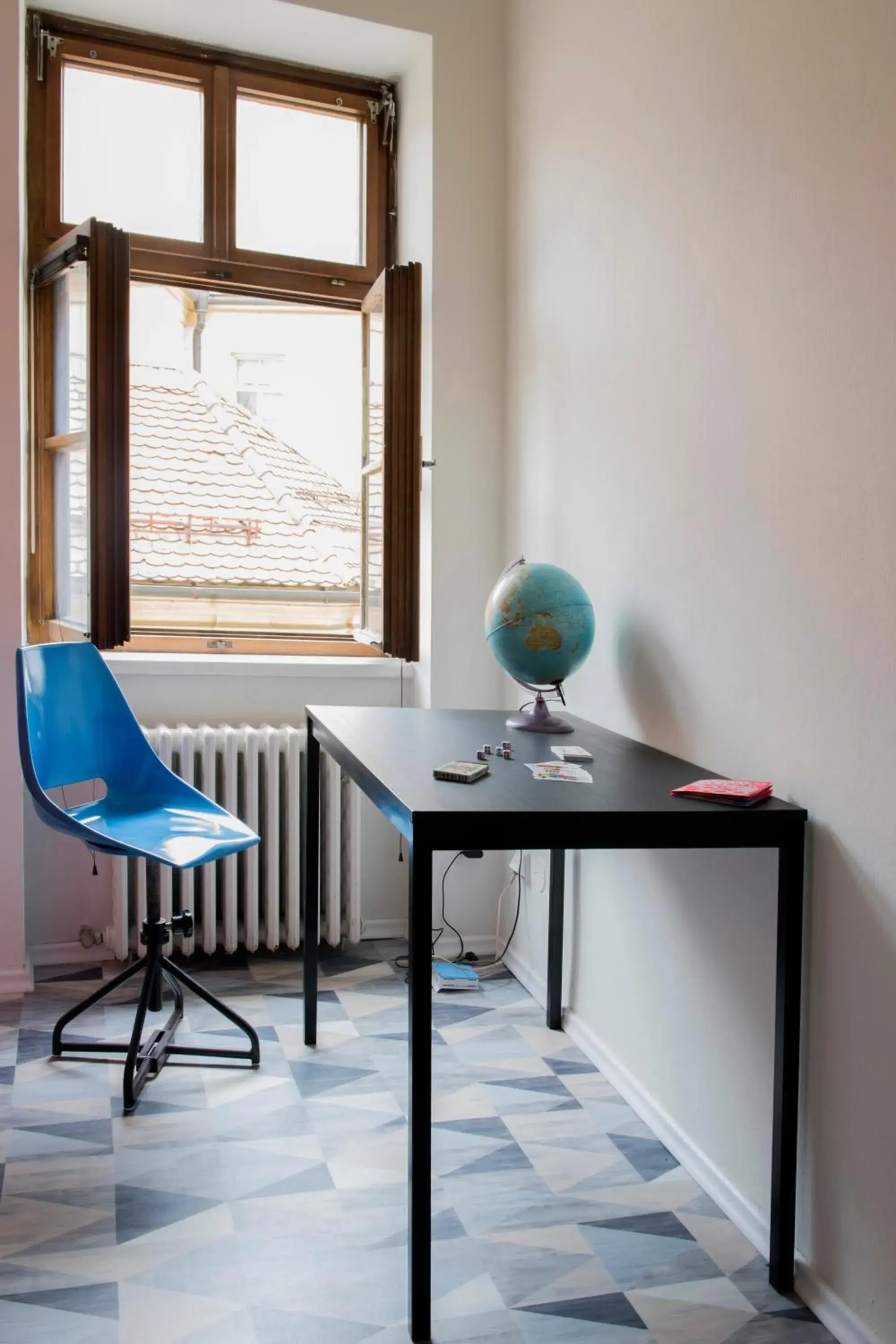 Basic Single Room with Shared Bathroom in Hostel Eleven Basic Single Room with Shared Bathroom in Hostel Eleven