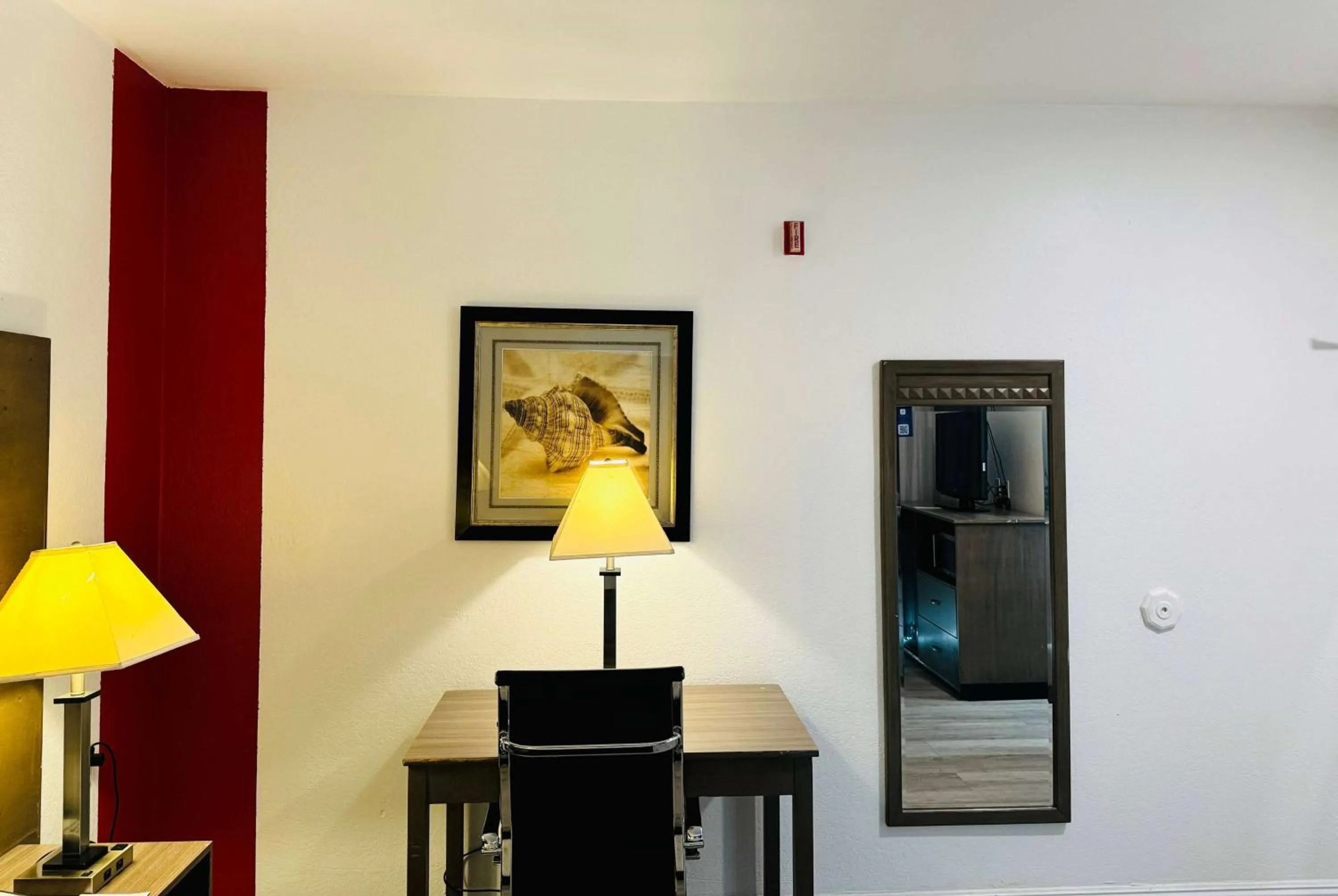 Photo of the whole room in Ramada by Wyndham San Diego Airport