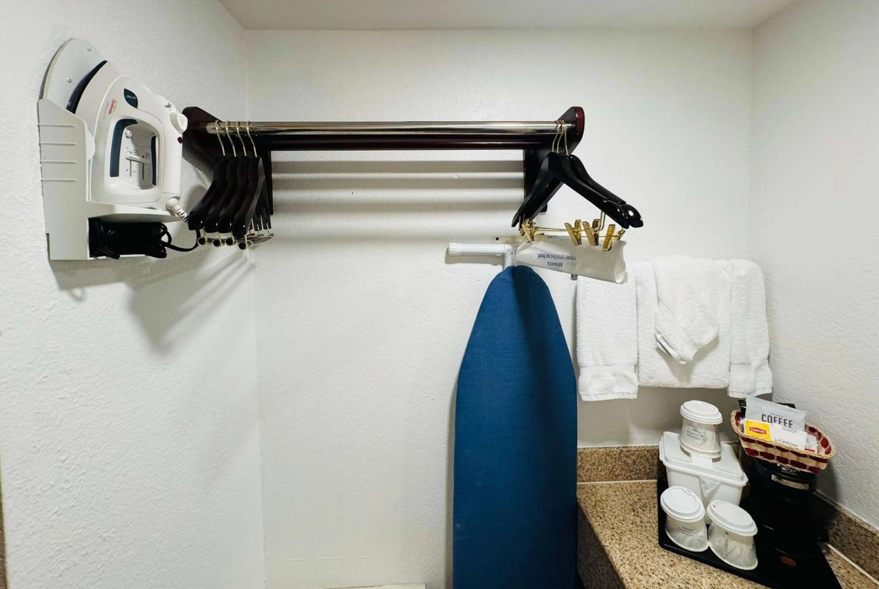 Photo of the whole room in Ramada by Wyndham San Diego Airport