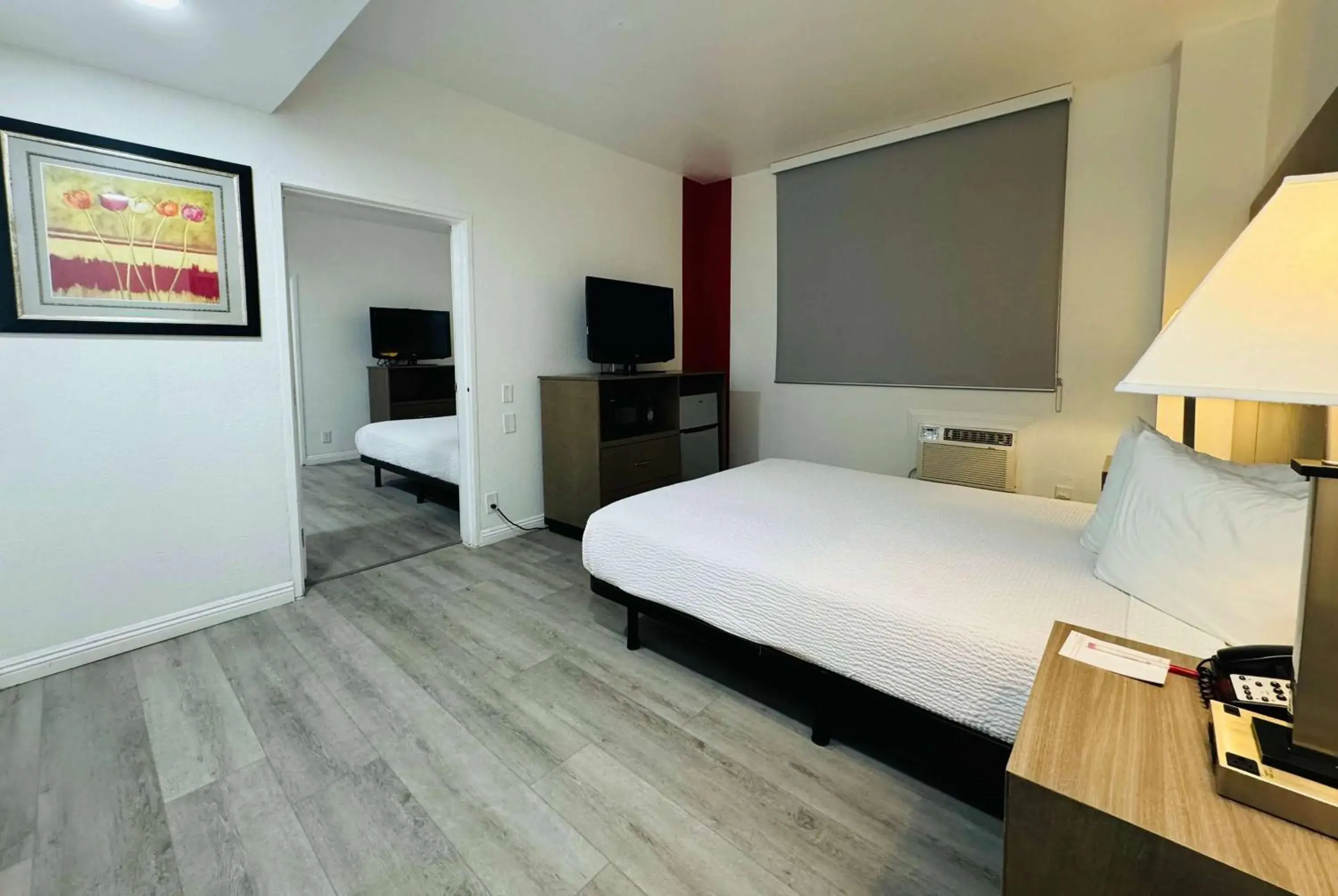 2 Queen Beds, One-Bedroom, Mobility/Hearing Impaired Accessible, Non-Smoking in Ramada by Wyndham San Diego Airport 2 Queen Beds, One-Bedroom, Mobility/Hearing Impaired Accessible, Non-Smoking in Ramada by Wyndham San Diego Airport