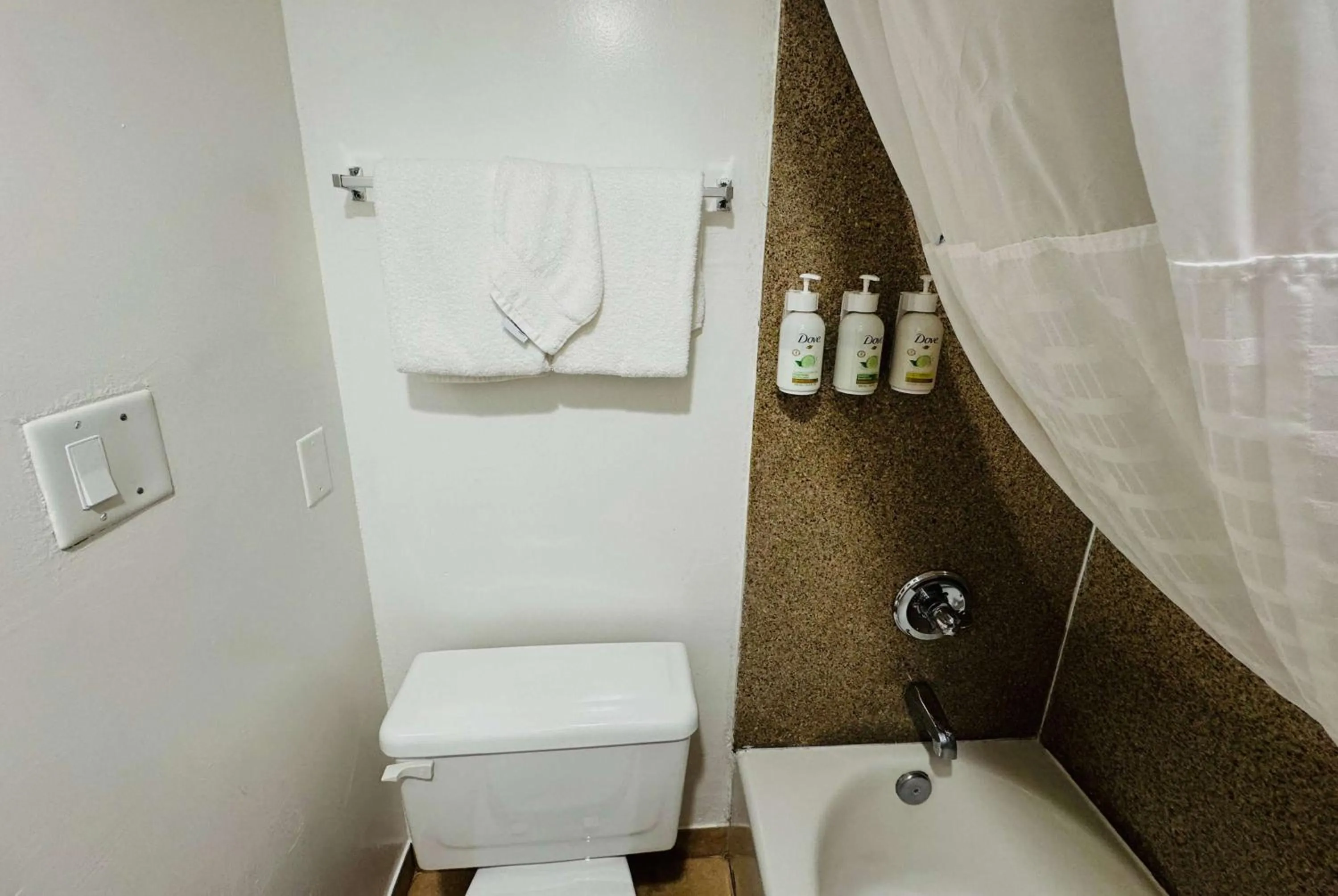 TV and multimedia in Ramada by Wyndham San Diego Airport