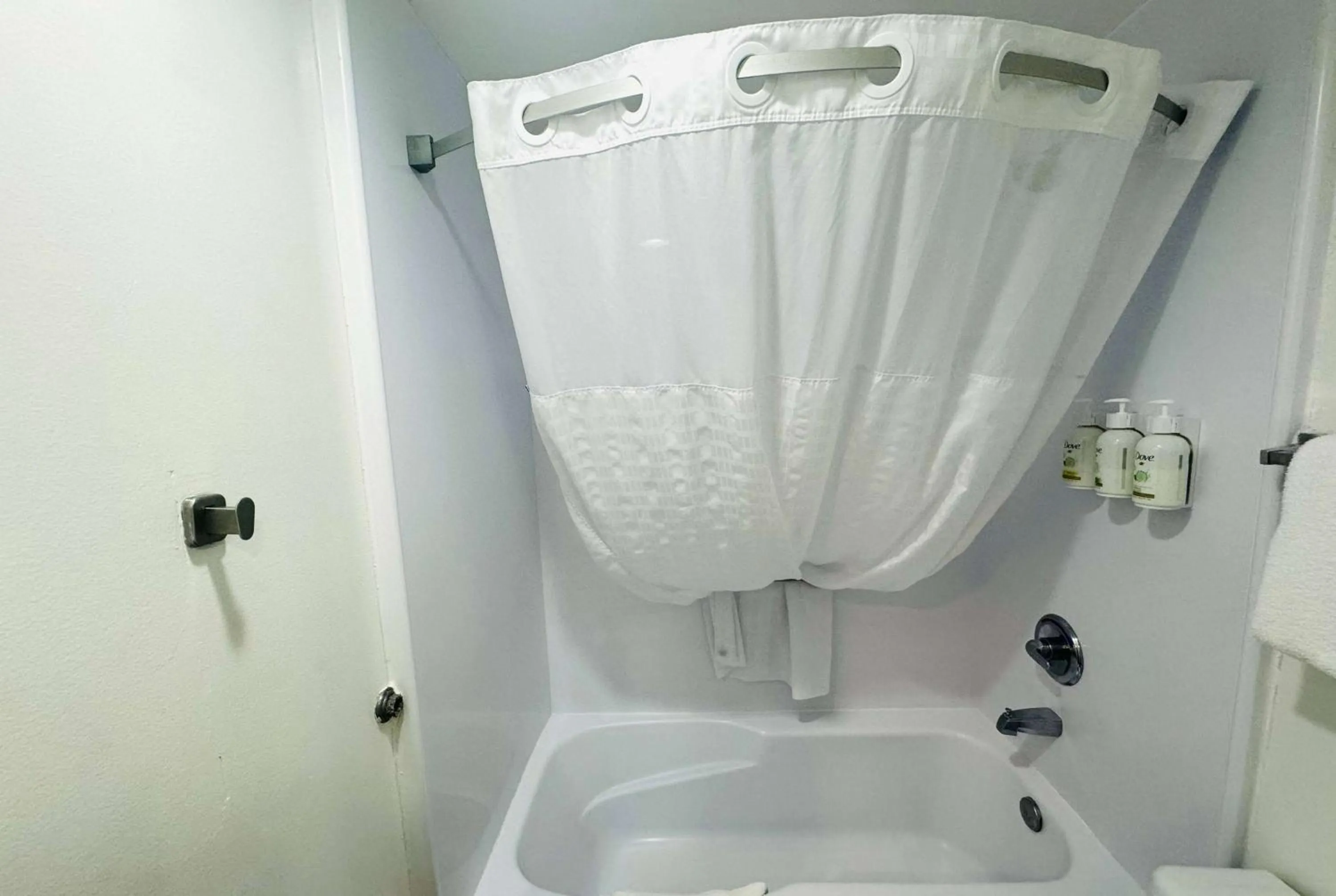 TV and multimedia in Ramada by Wyndham San Diego Airport