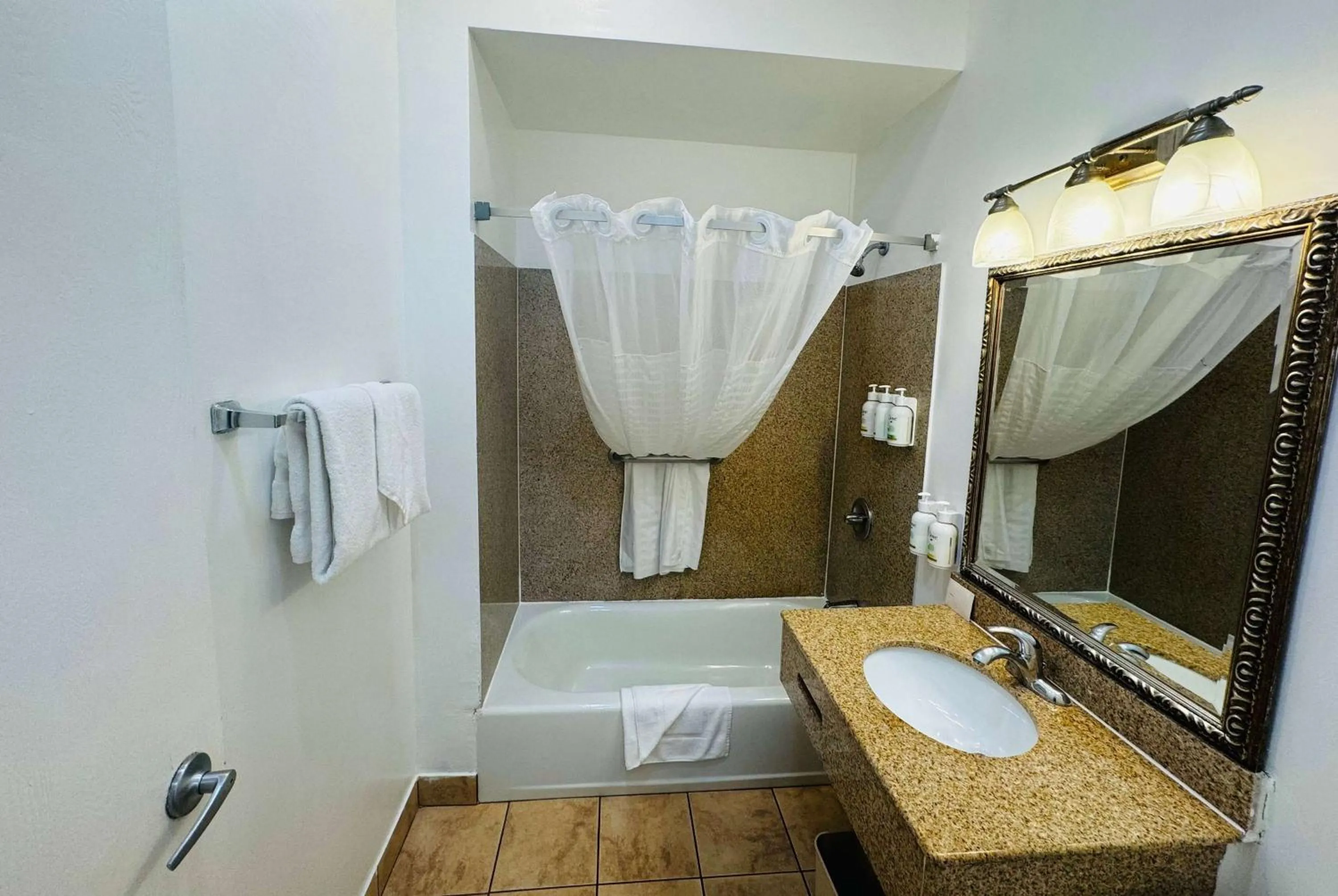 TV and multimedia in Ramada by Wyndham San Diego Airport