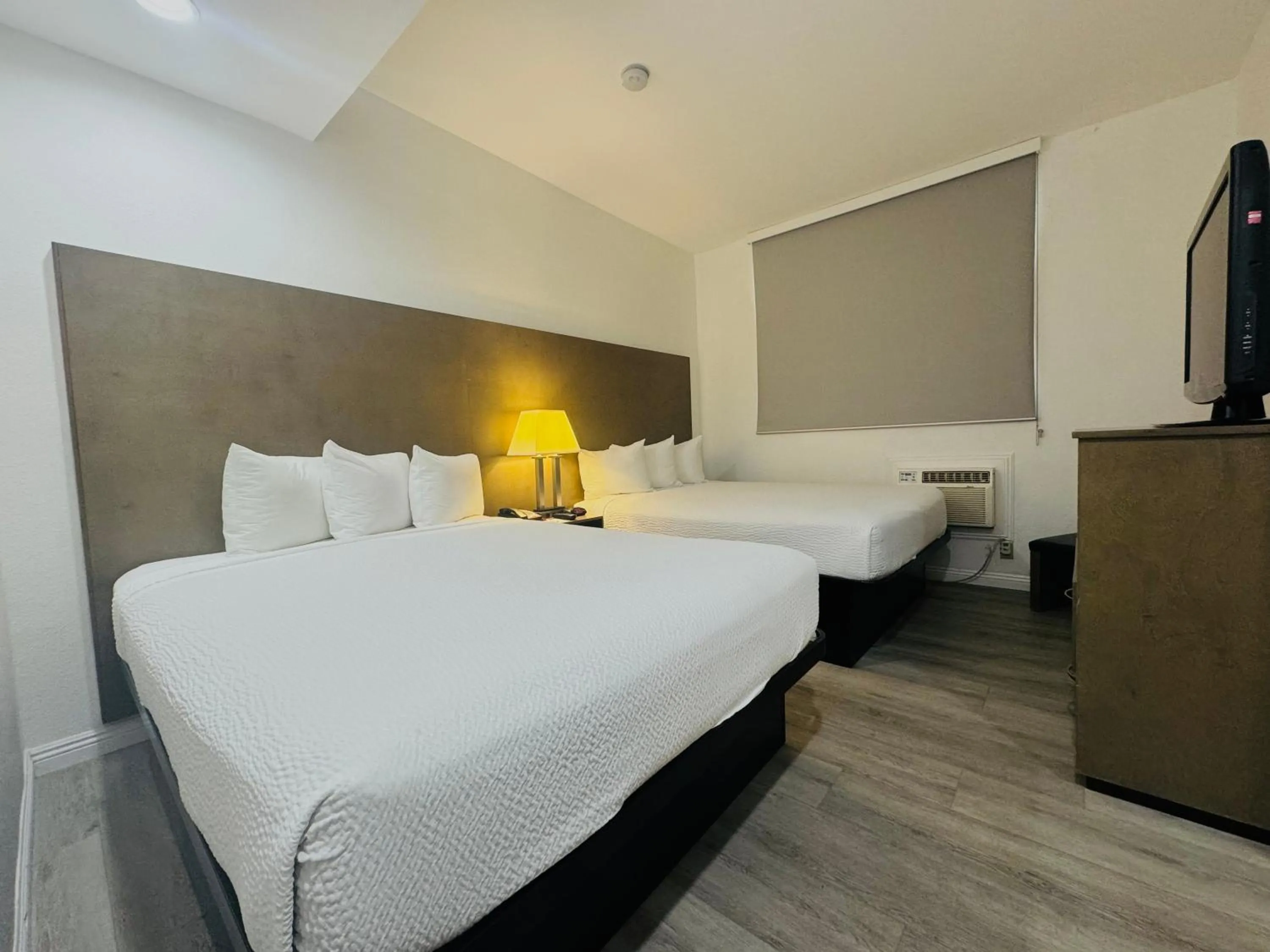 Bedroom, Bed in Ramada by Wyndham San Diego Airport