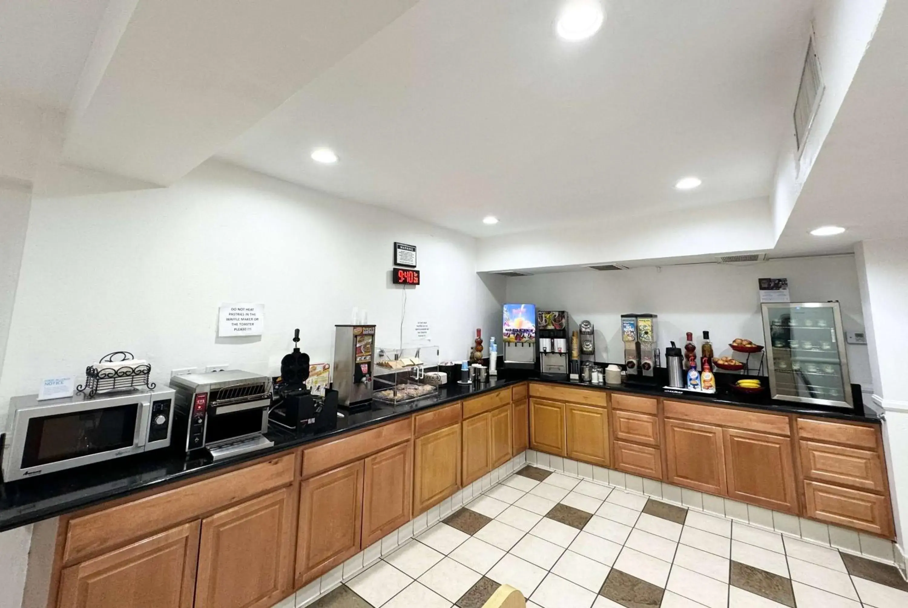 Restaurant/places to eat in Ramada by Wyndham San Diego Airport Restaurant/places to eat in Ramada by Wyndham San Diego Airport