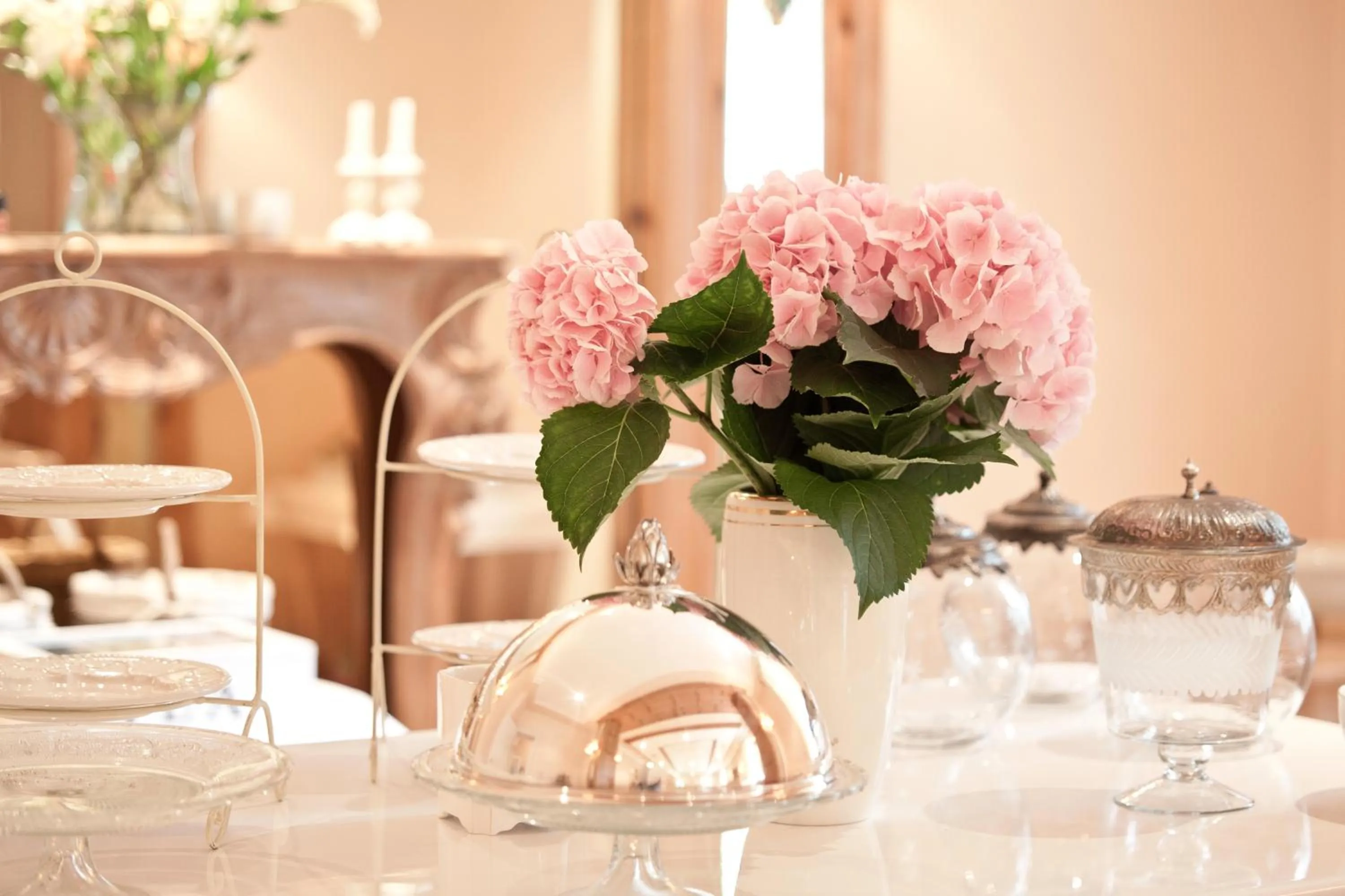 Restaurant/places to eat in Villa Adolphine