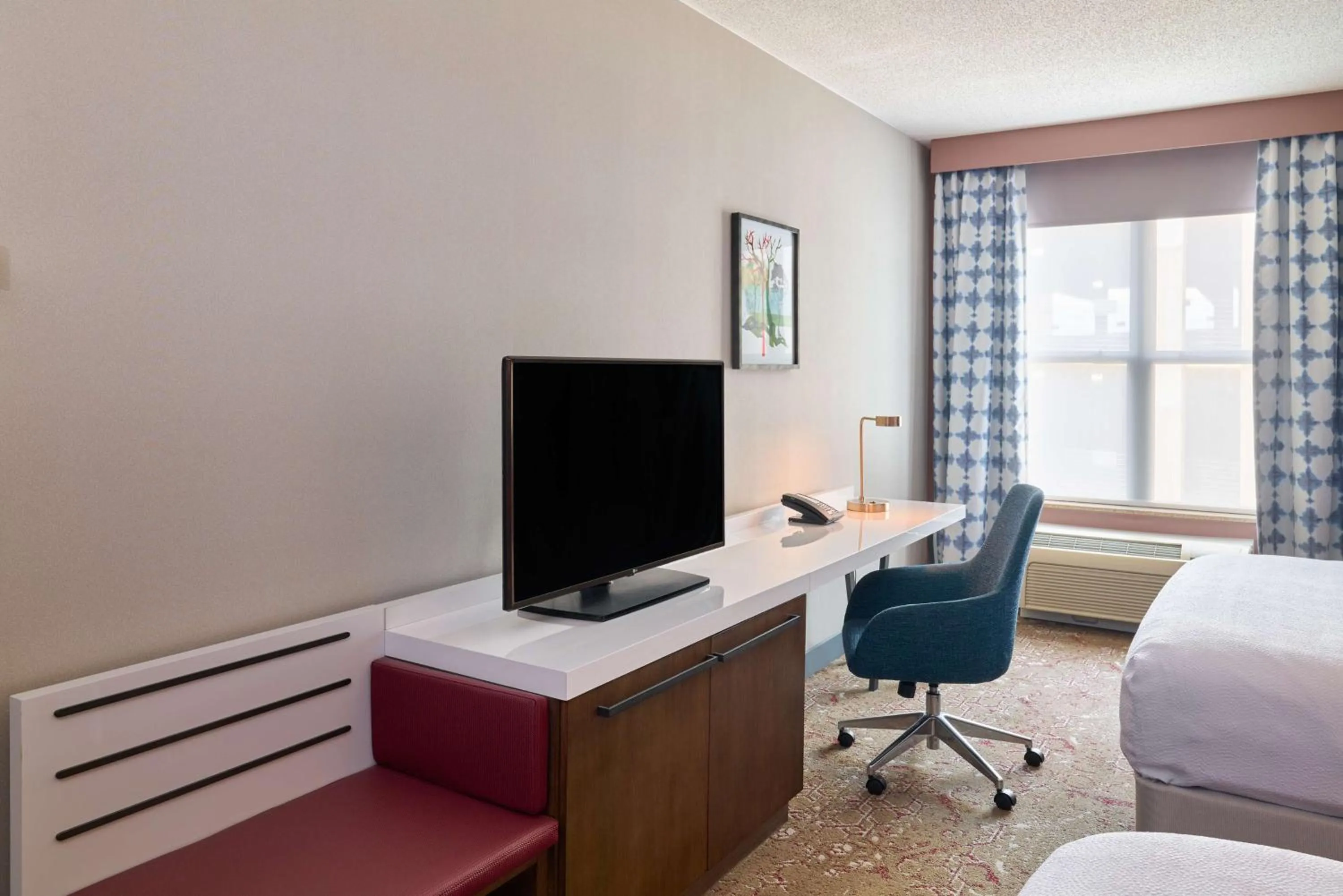 Bedroom, Bed in Hilton Garden Inn Bloomington