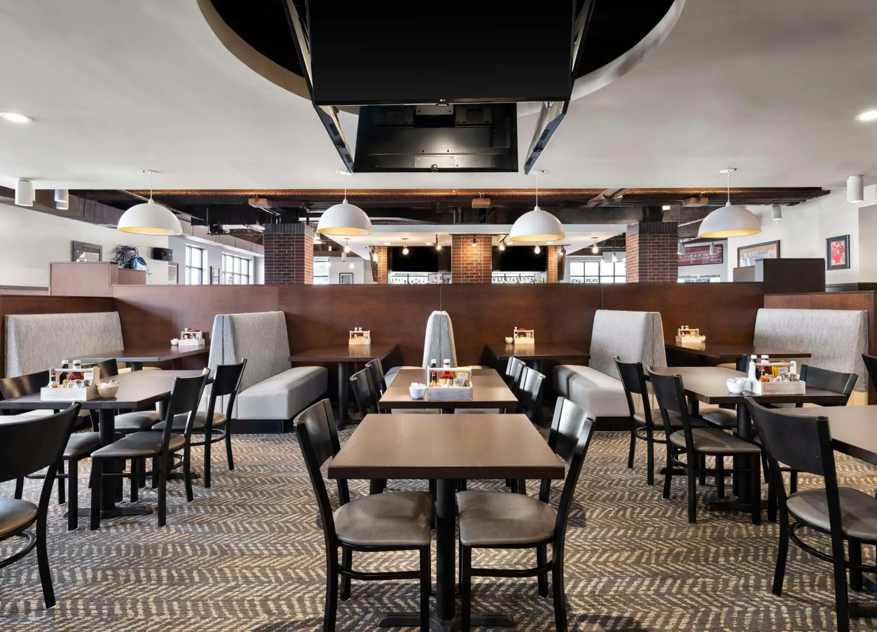 Lounge or bar in Hilton Garden Inn Bloomington Lounge or bar in Hilton Garden Inn Bloomington