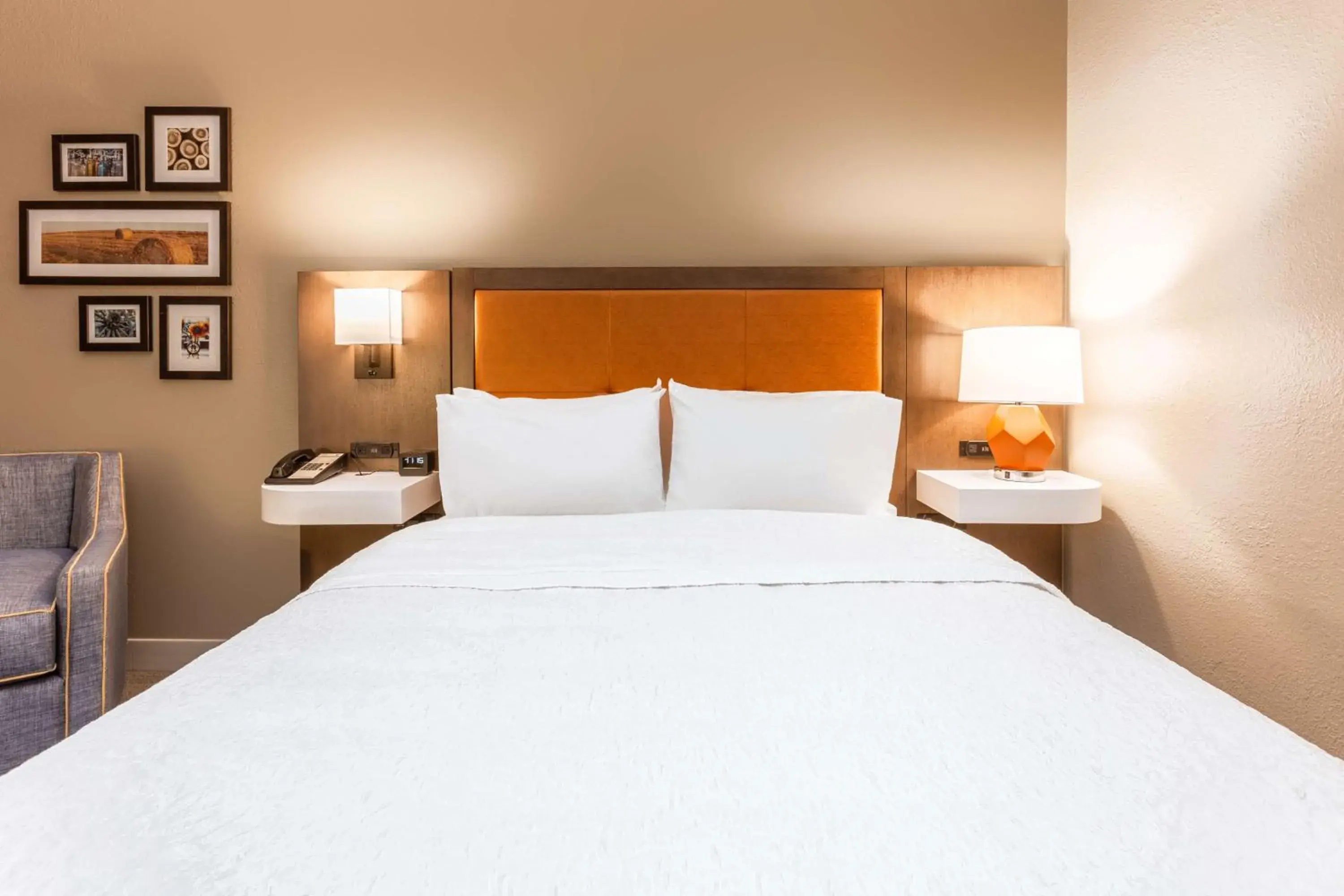 Bed in Hampton Inn Cedar Rapids Bed in Hampton Inn Cedar Rapids