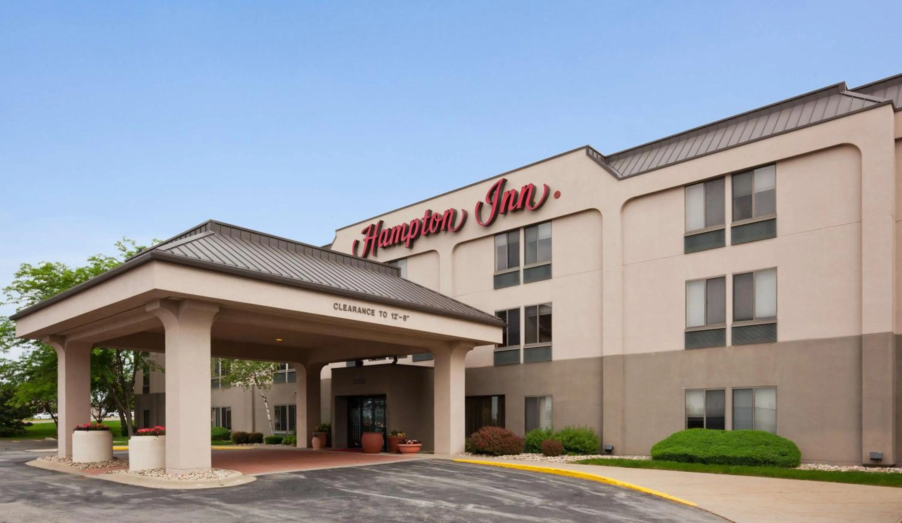 Property building in Hampton Inn Cedar Rapids