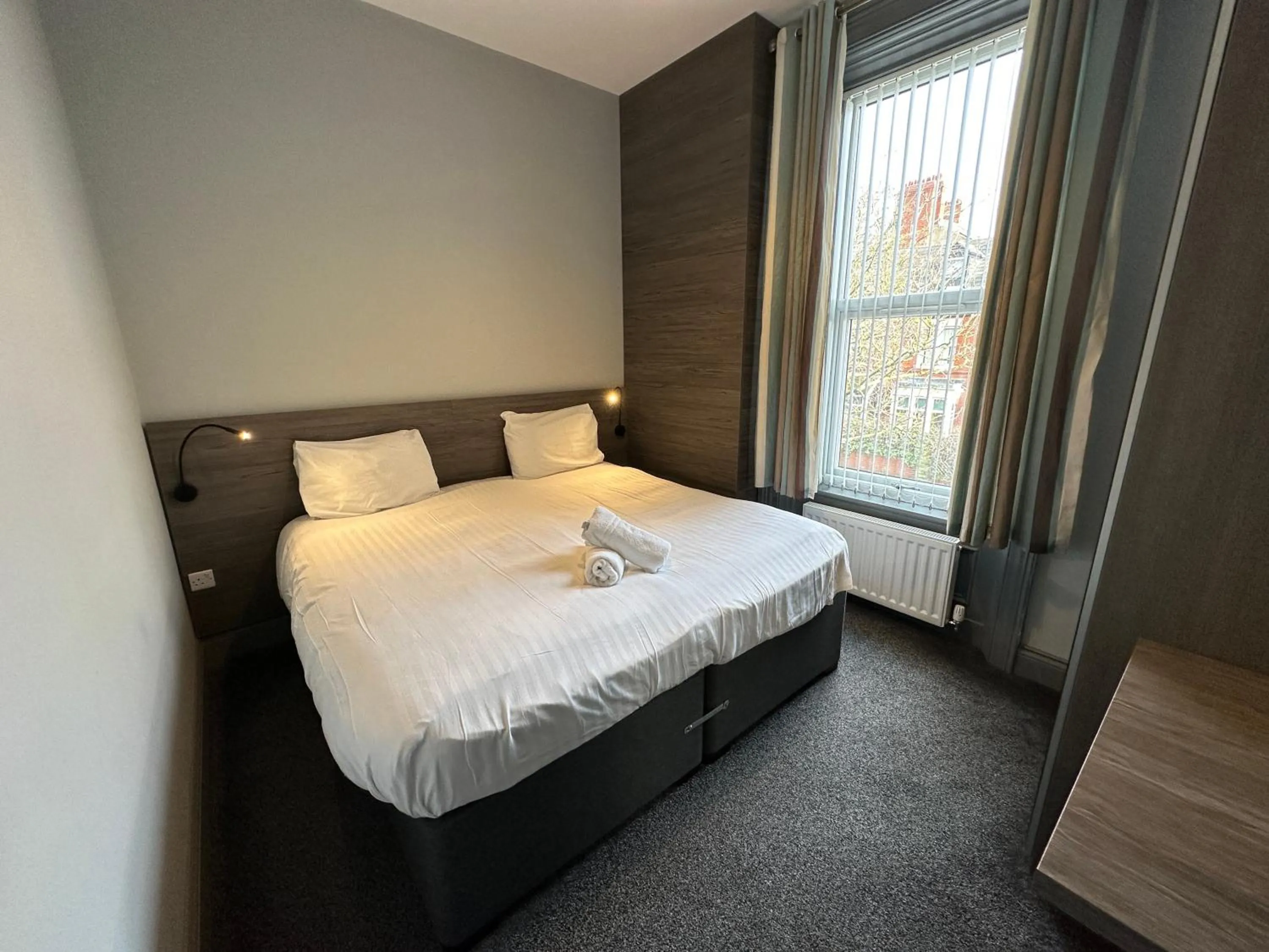 Bed in Bentinck Apartments