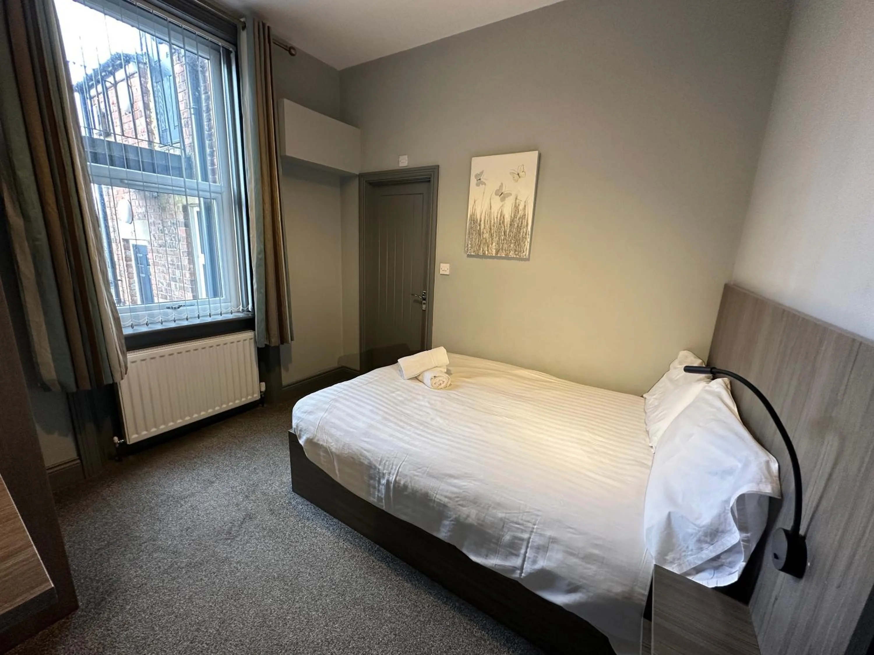 Bed in Bentinck Apartments