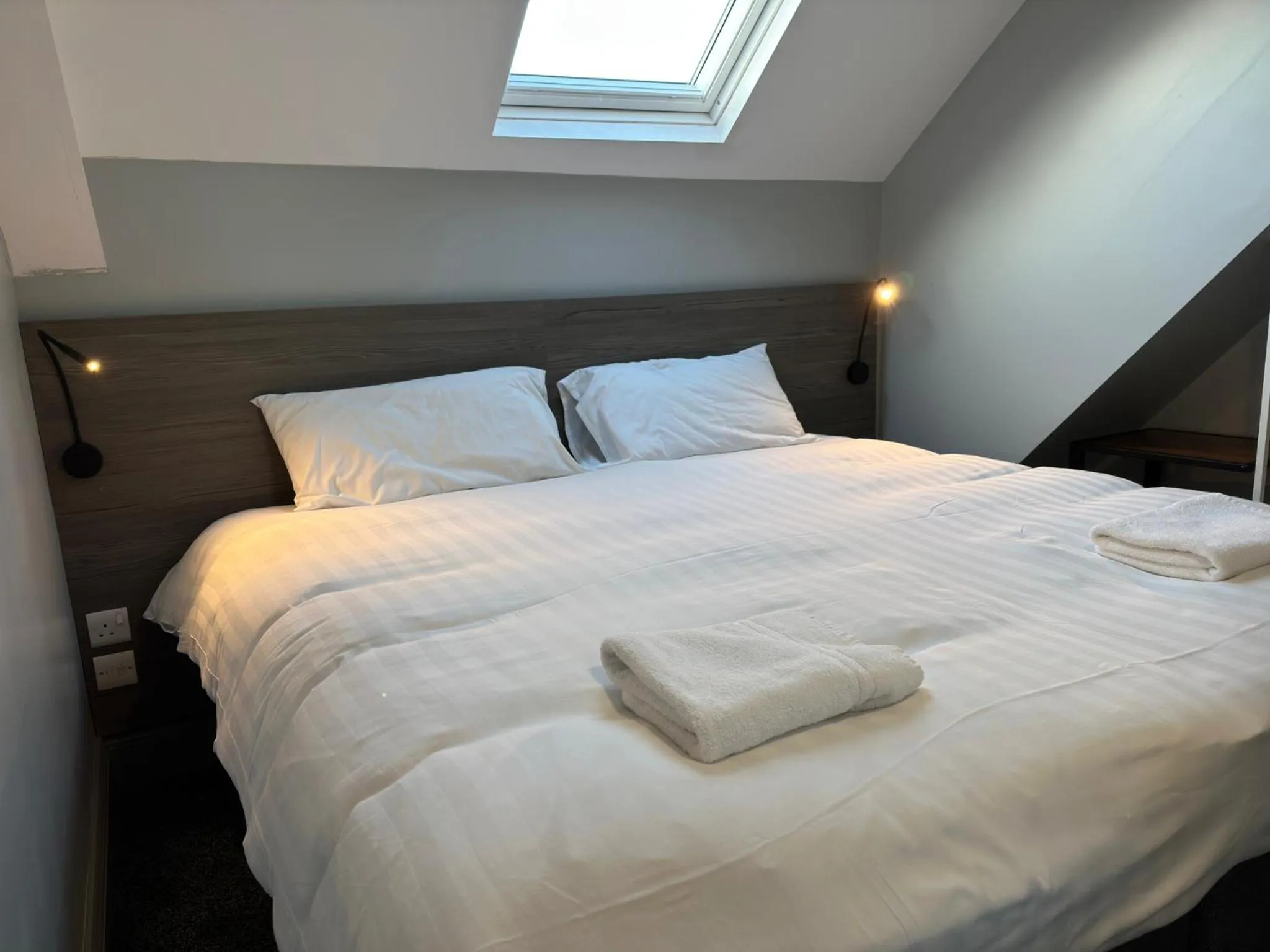 Bed in Bentinck Apartments